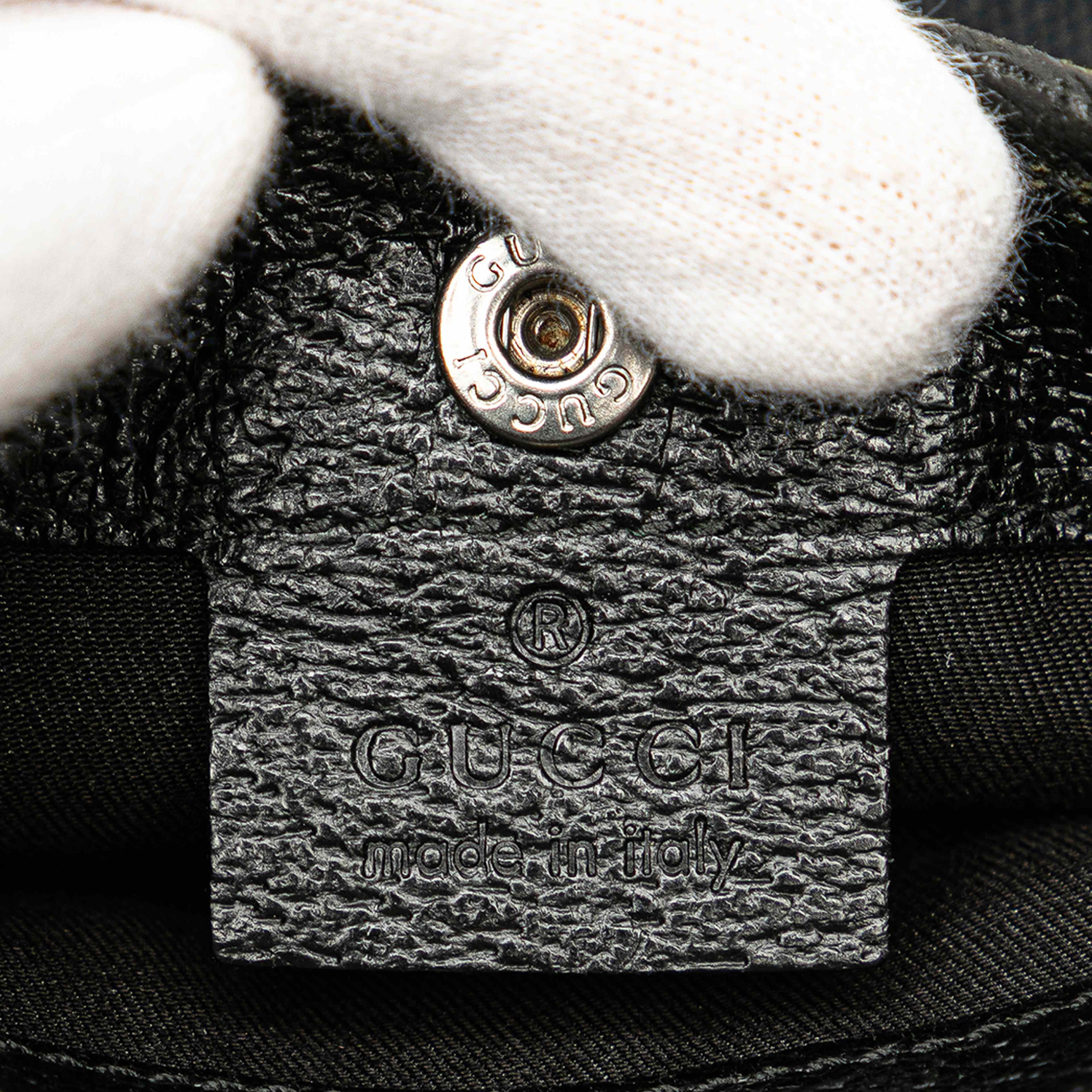 Gucci Gg Canvas Web Crossbody, från Luxclusif, i färgen black. Klicka för att öppna bilden i stort format