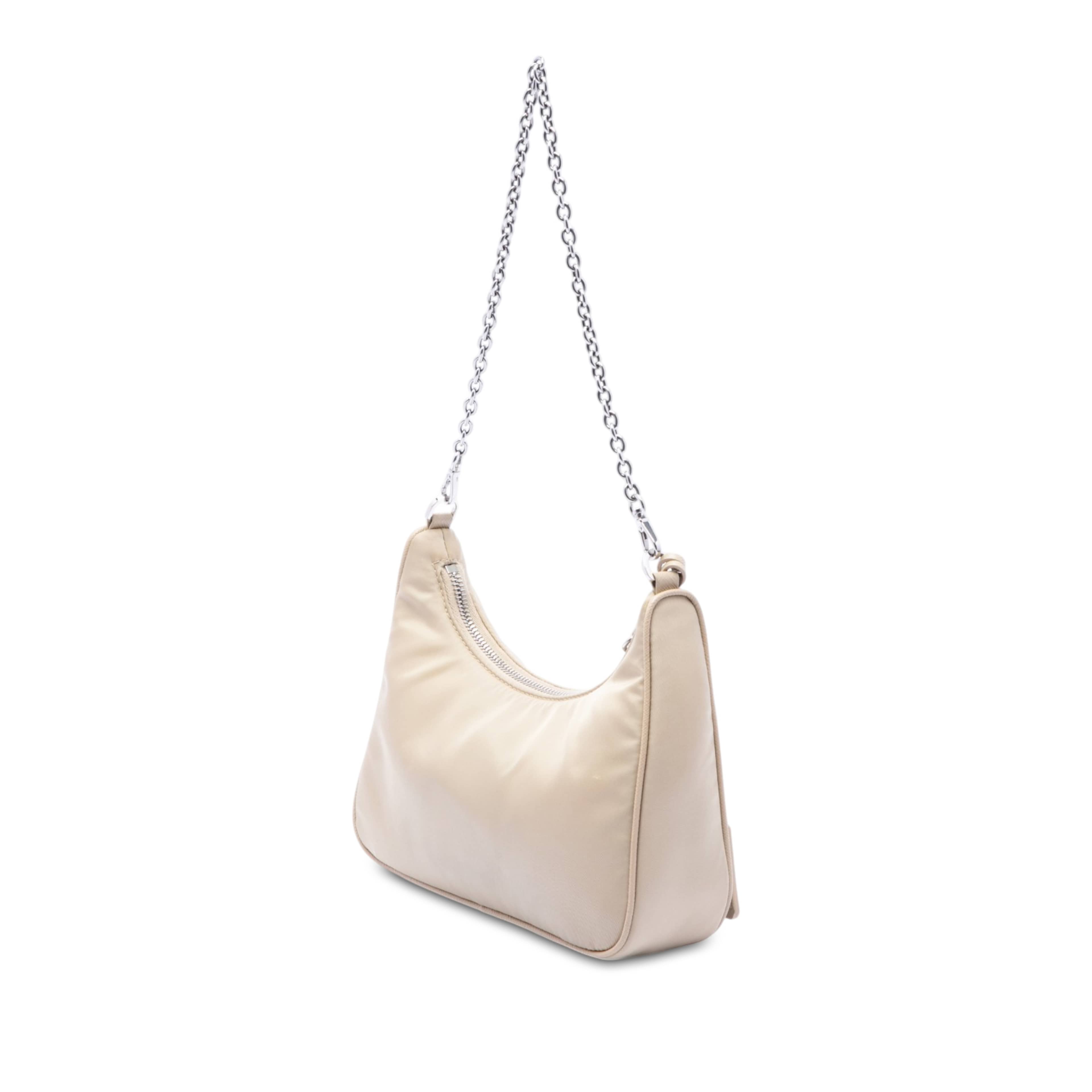 Prada Re Nylon Re Edition 2005 Satchel, från Luxclusif, i färgen beige. Klicka för att öppna bilden i stort format