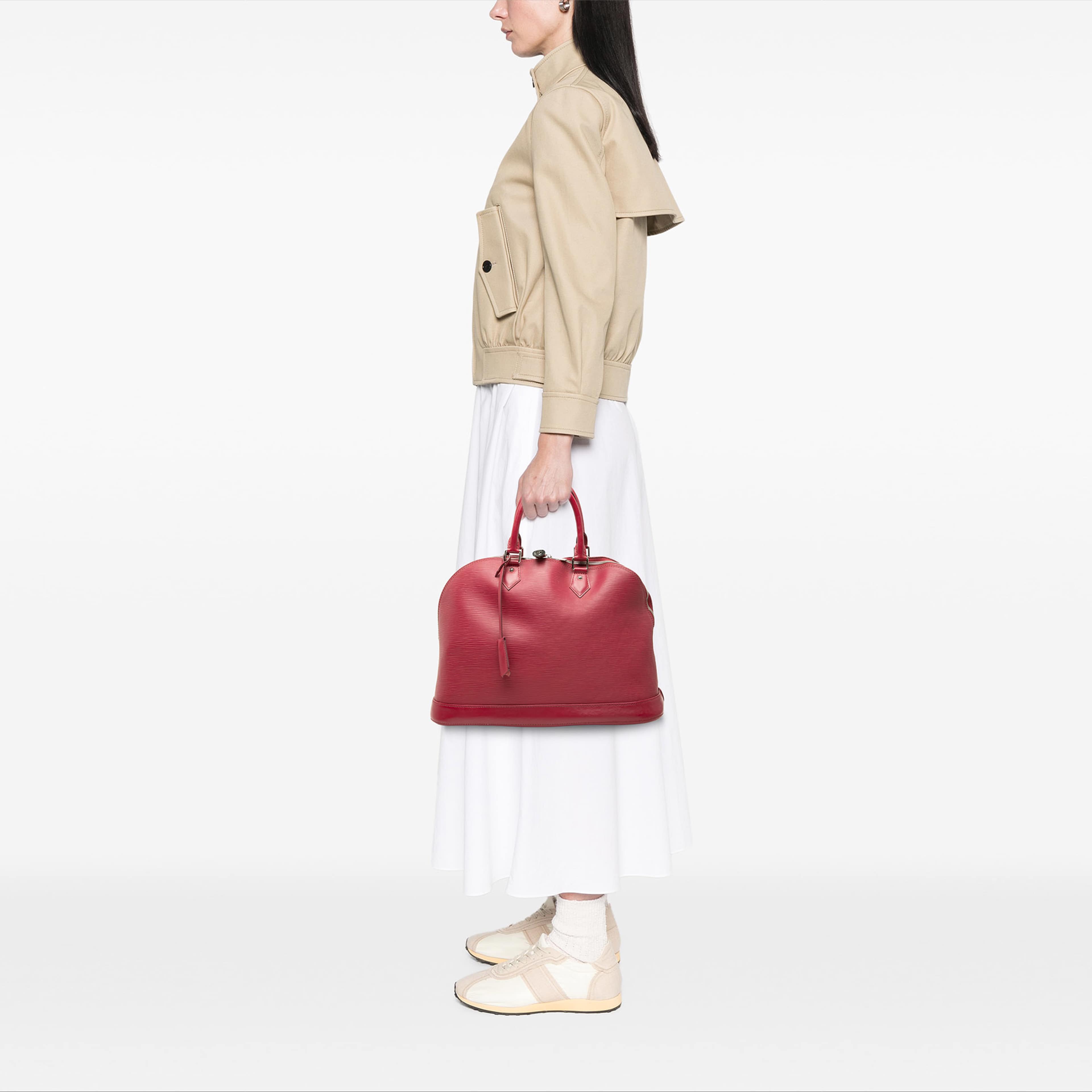Louis Vuitton Epi Alma Gm, från Luxclusif, i färgen rosa. Klicka för att öppna bilden i stort format