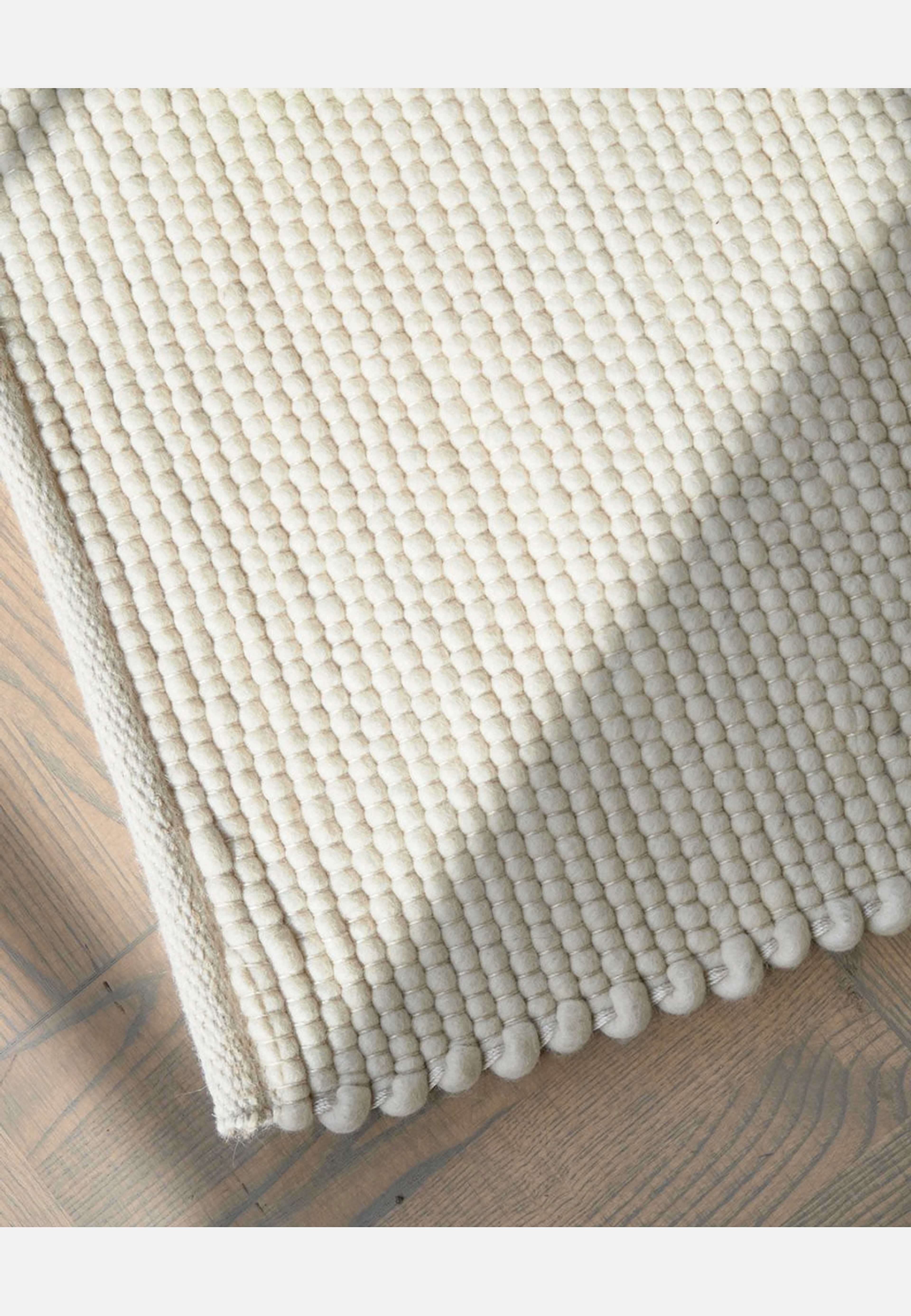 Gångmatta Merino, från Classic Collection, i färgen white. Klicka för att öppna bilden i stort format