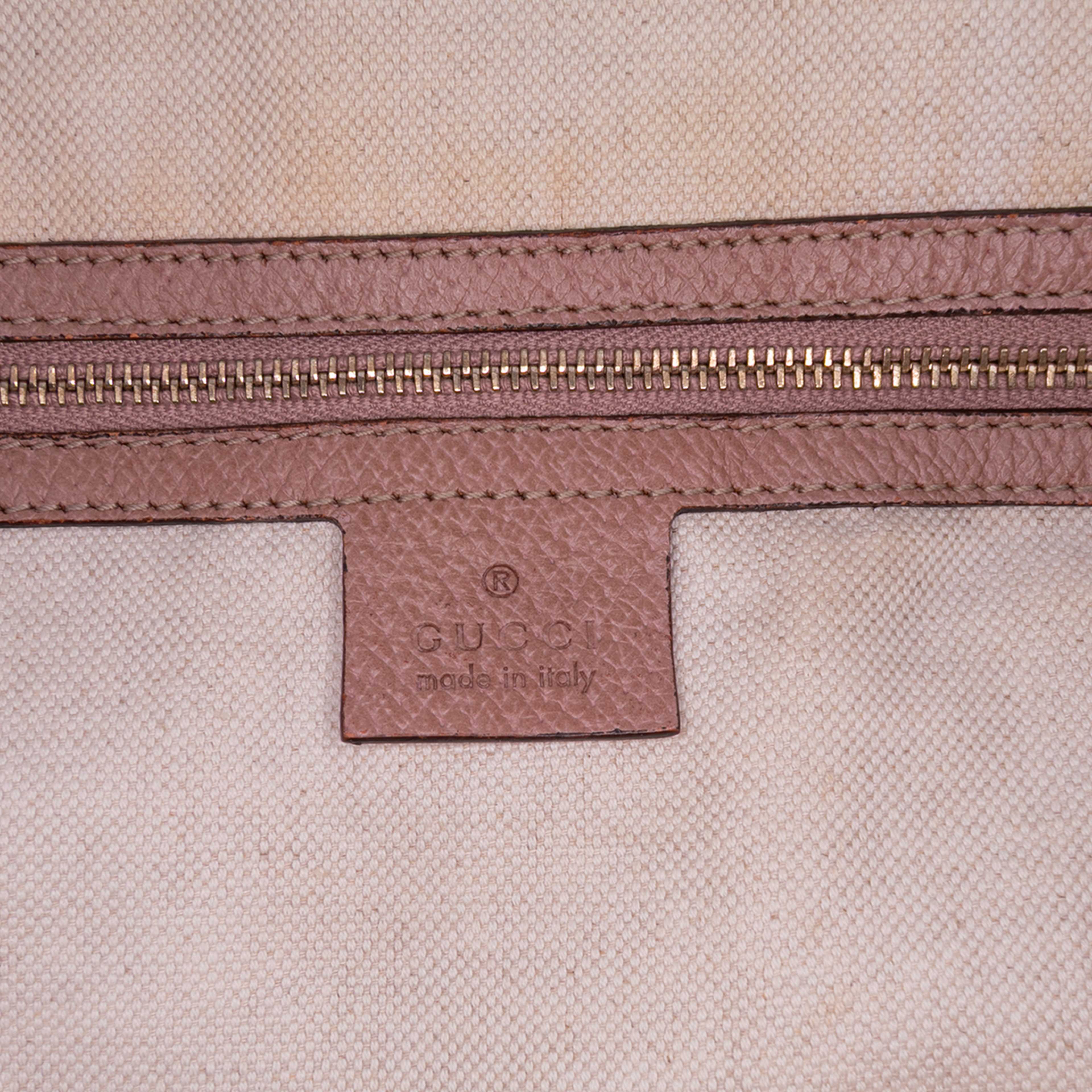 Gucci Medium Gg Canvas Bree Dome Tote, från Luxclusif, i färgen beige. Klicka för att öppna bilden i stort format