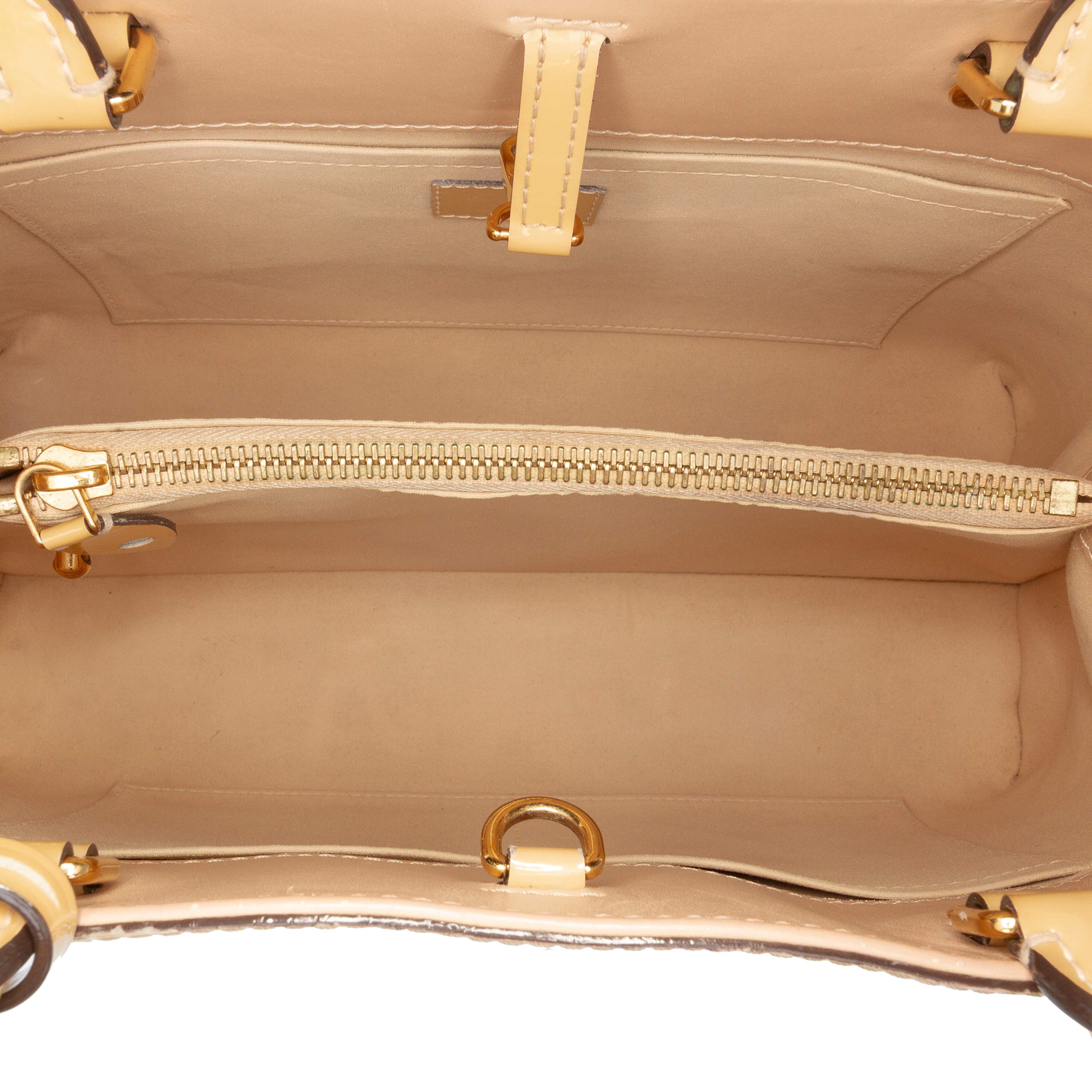 Louis Vuitton Monogram Vernis Montaigne Mm, från Luxclusif, i färgen beige. Klicka för att öppna bilden i stort format