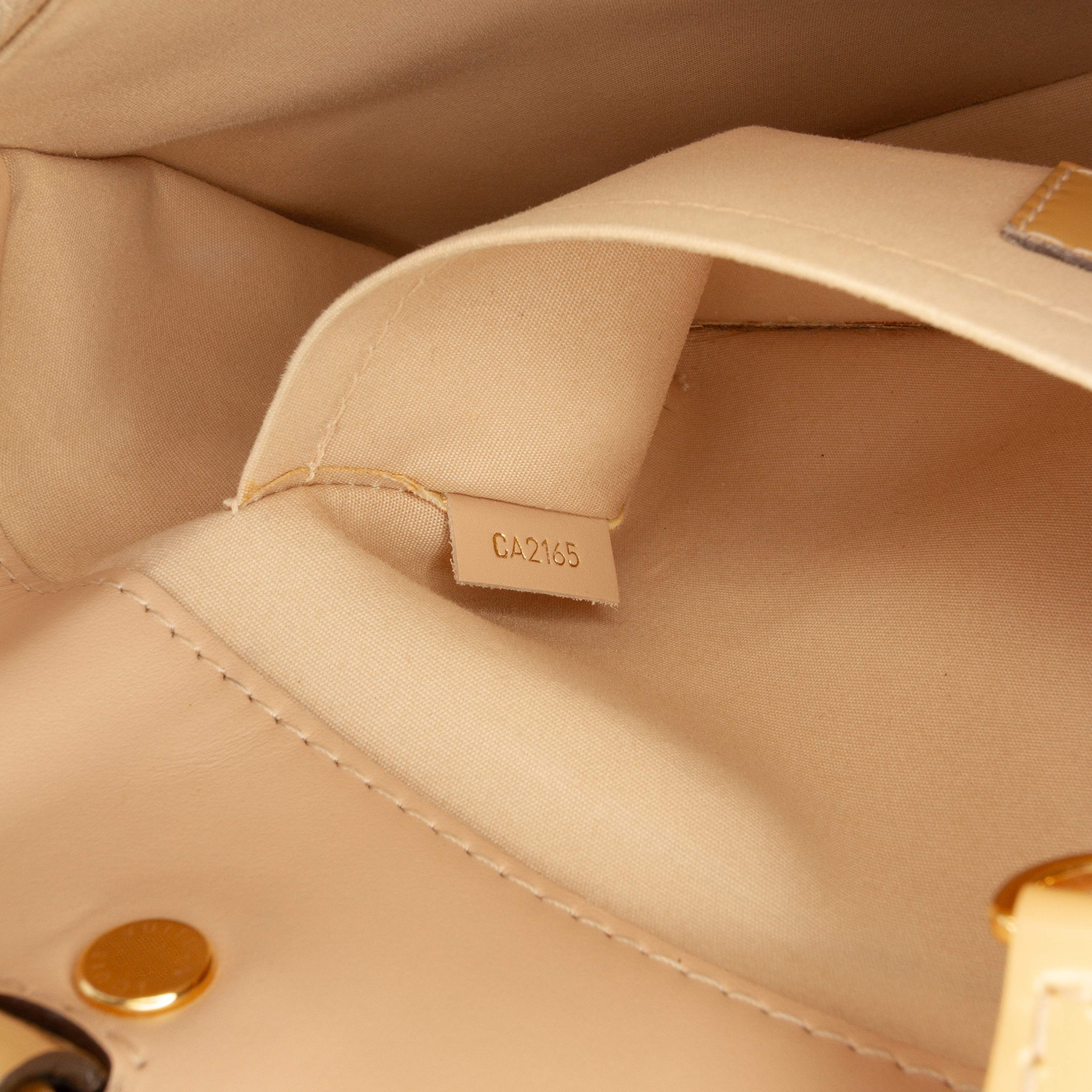 Louis Vuitton Monogram Vernis Montaigne Mm, från Luxclusif, i färgen beige. Klicka för att öppna bilden i stort format