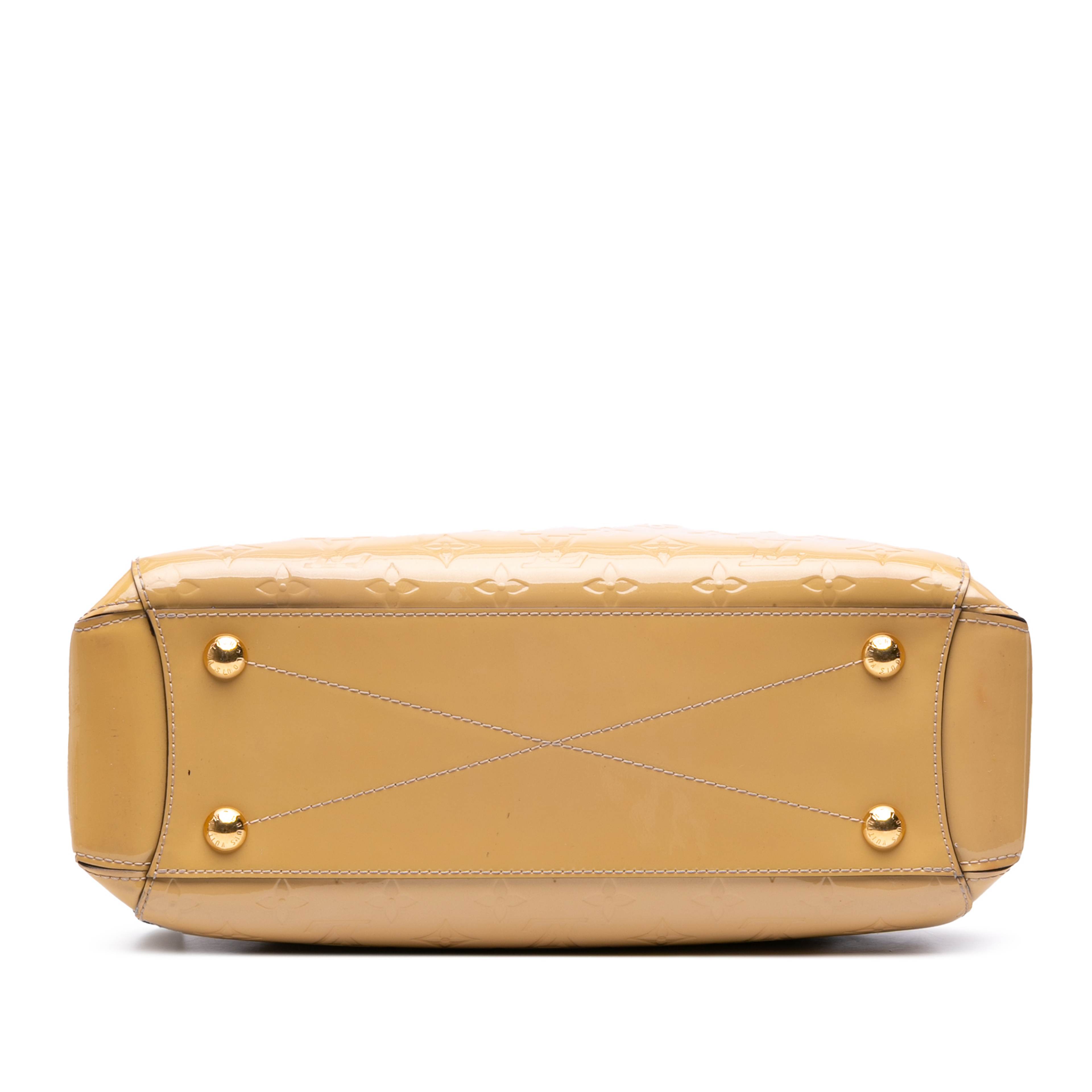 Louis Vuitton Monogram Vernis Montaigne Mm, från Luxclusif, i färgen beige. Klicka för att öppna bilden i stort format