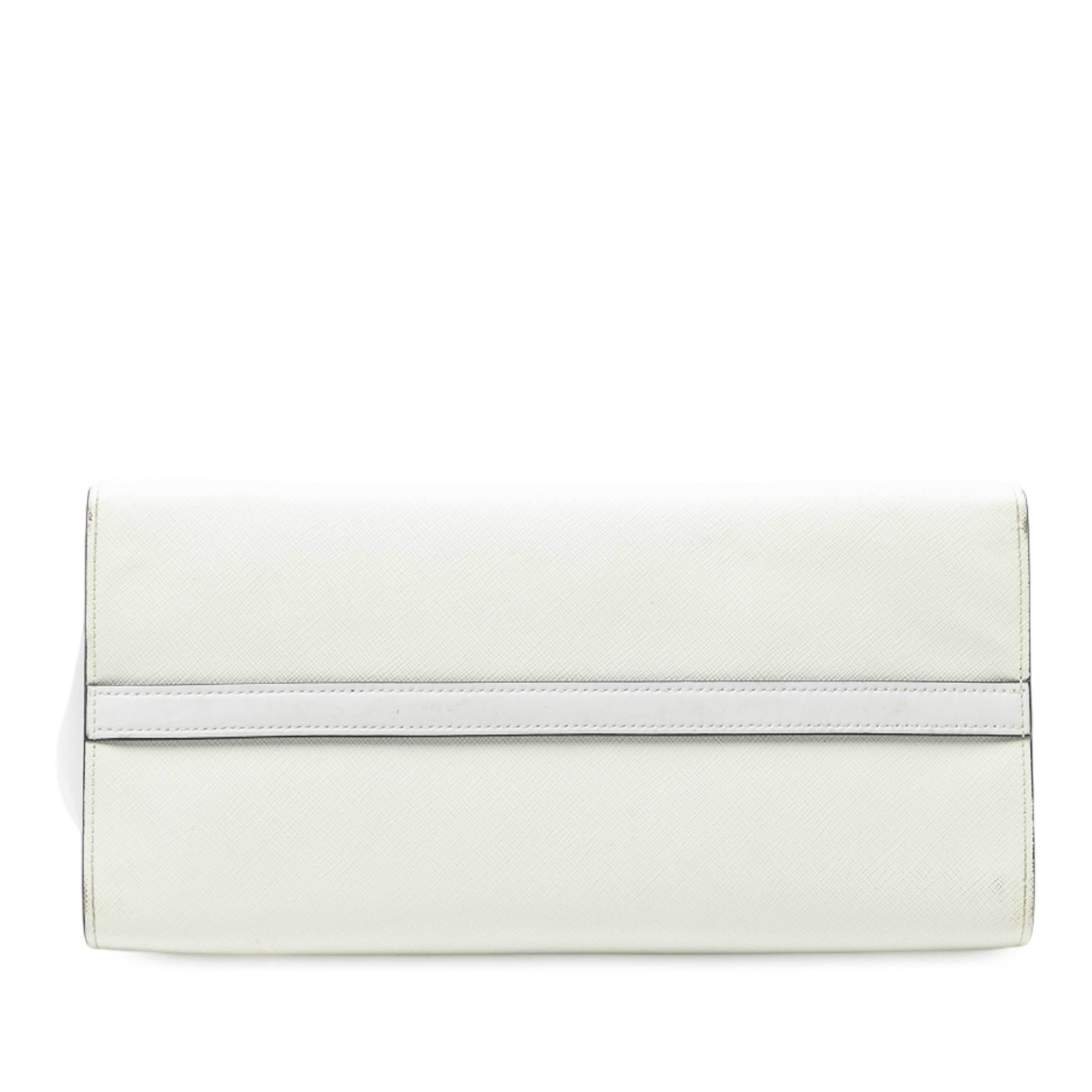 Prada City Calf Trimmed Saffiano Greche Paradigme Bag, från Luxclusif, i färgen white. Klicka för att öppna bilden i stort format