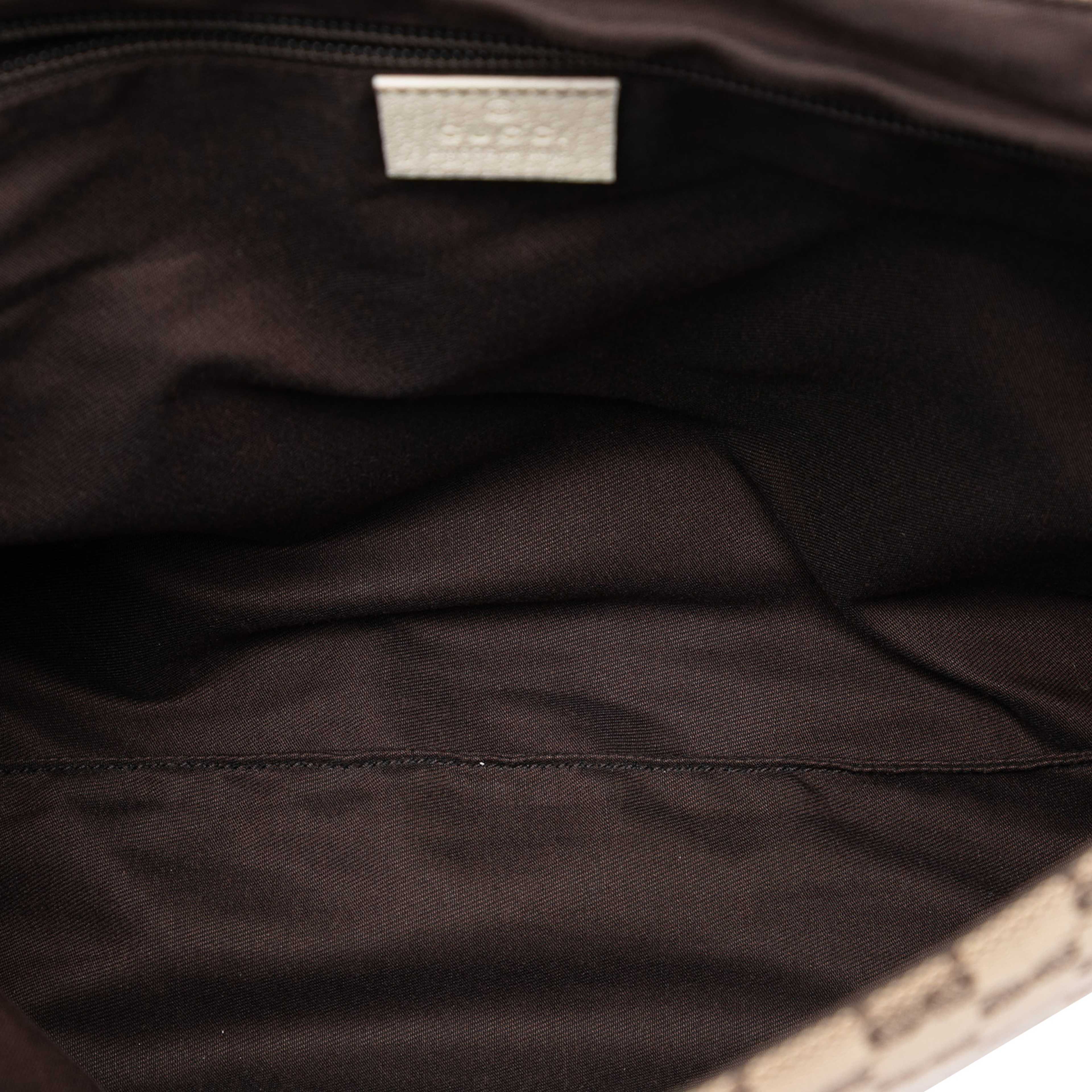 Gucci Gg Canvas Crossbody, från Luxclusif, i färgen beige. Klicka för att öppna bilden i stort format