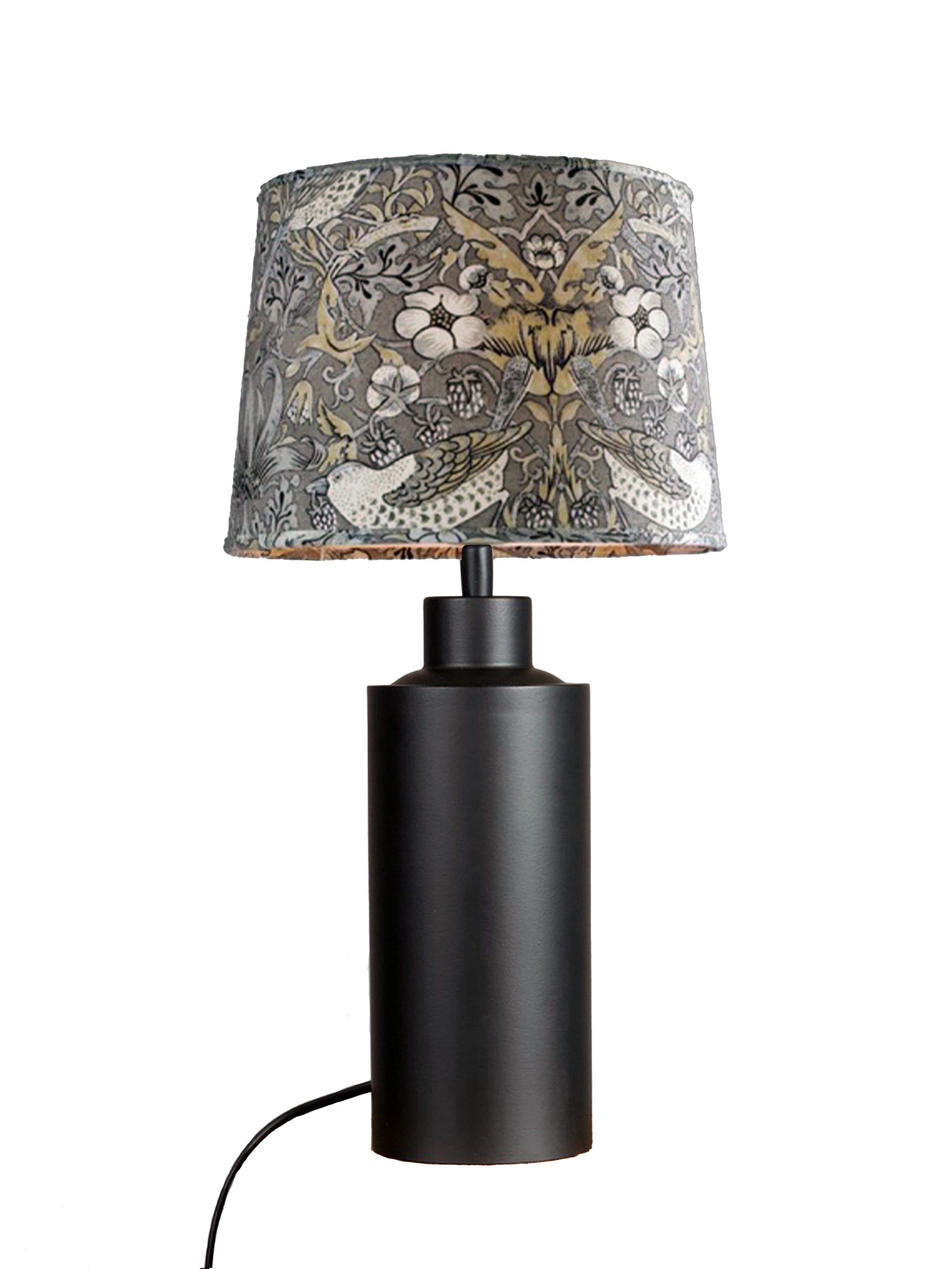 Solo Bordslampa Mönstrad S, från PR Home, i färgen black. Klicka för att öppna bilden i stort format