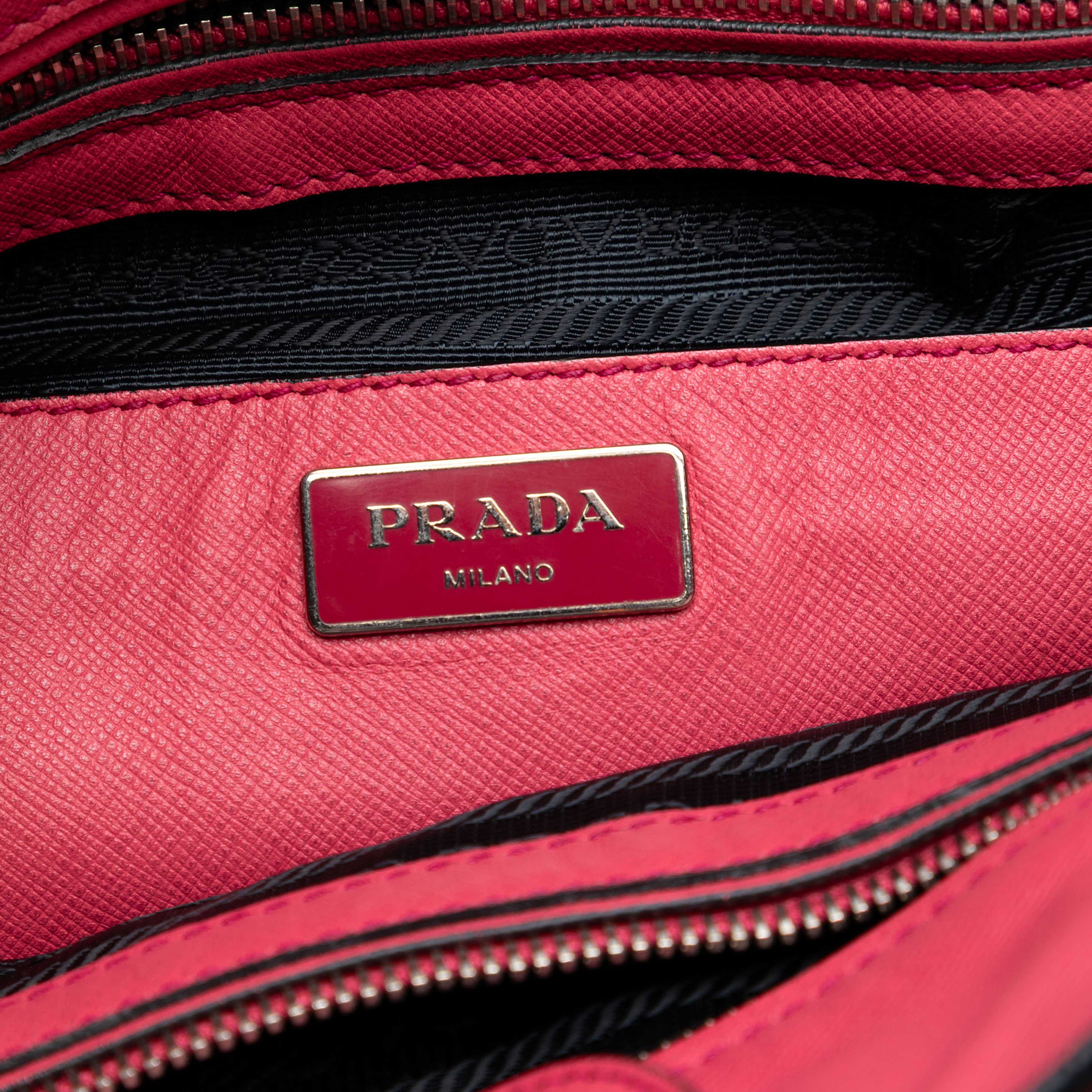 Prada Saffiano Soft Shopping Tote, från Luxclusif, i färgen blush. Klicka för att öppna bilden i stort format