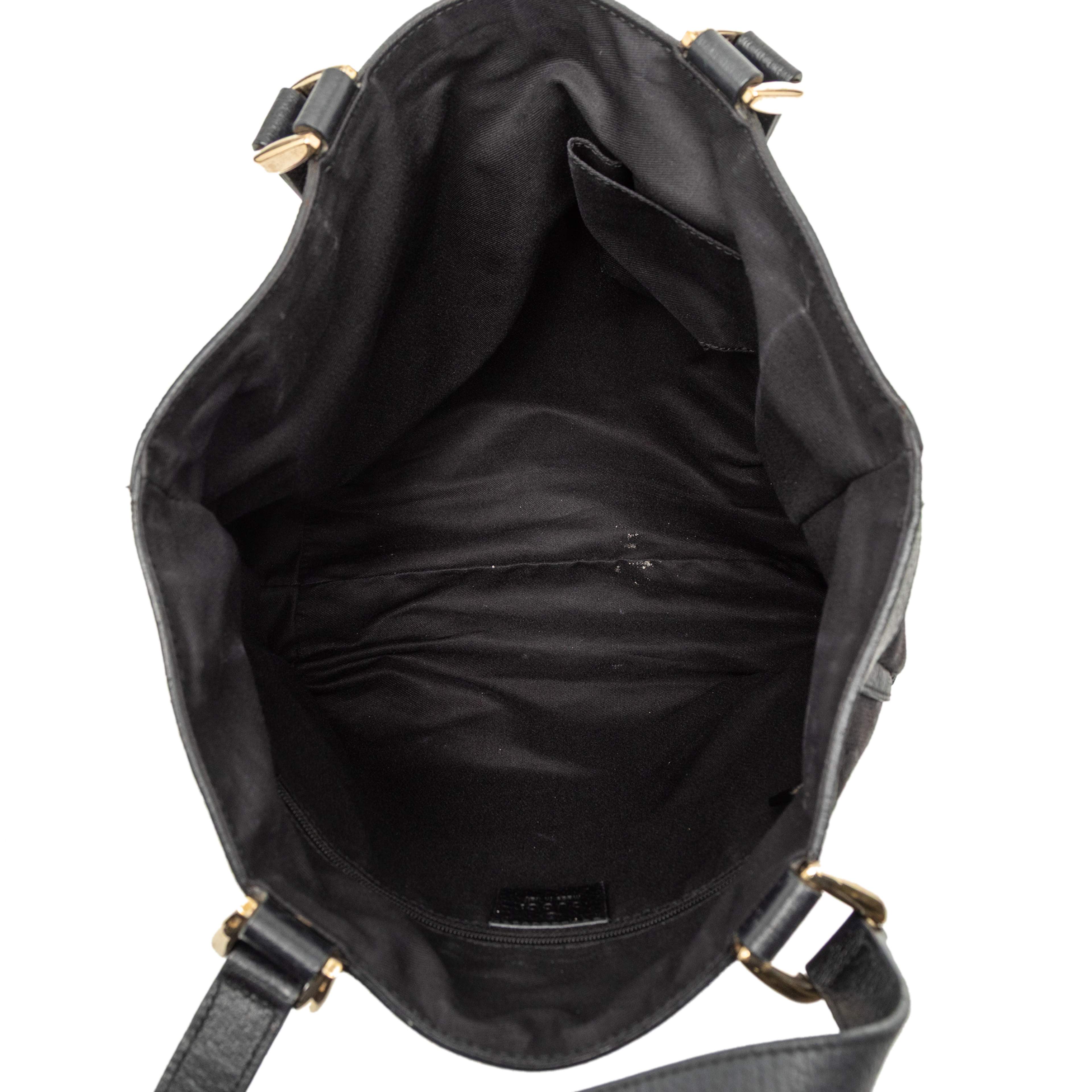 Gucci Gg Canvas Abbey D Ring Tote, från Luxclusif, i färgen black. Klicka för att öppna bilden i stort format