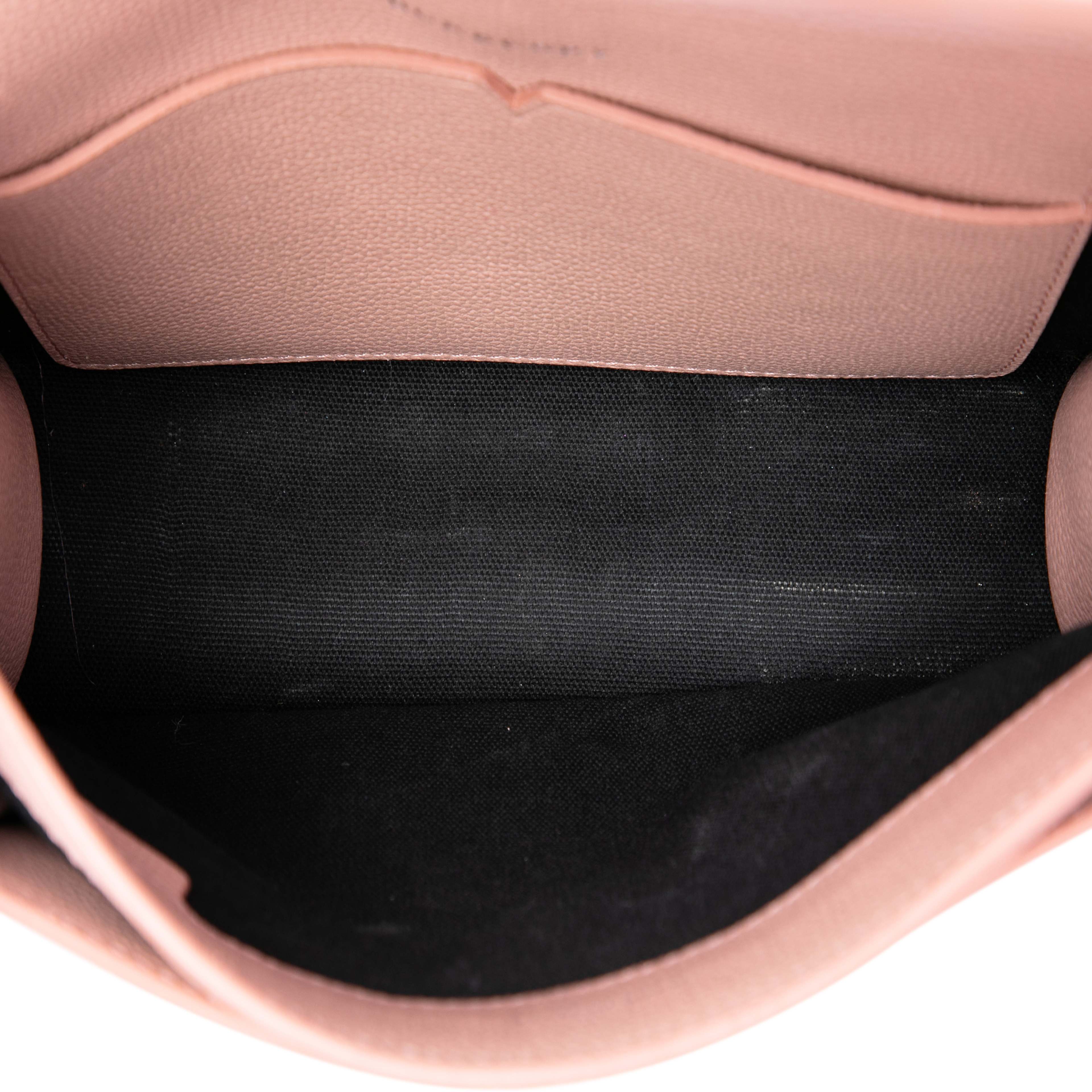 Burberry Small House Check Canvas Macken Crossbody, från Luxclusif, i färgen beige. Klicka för att öppna bilden i stort format