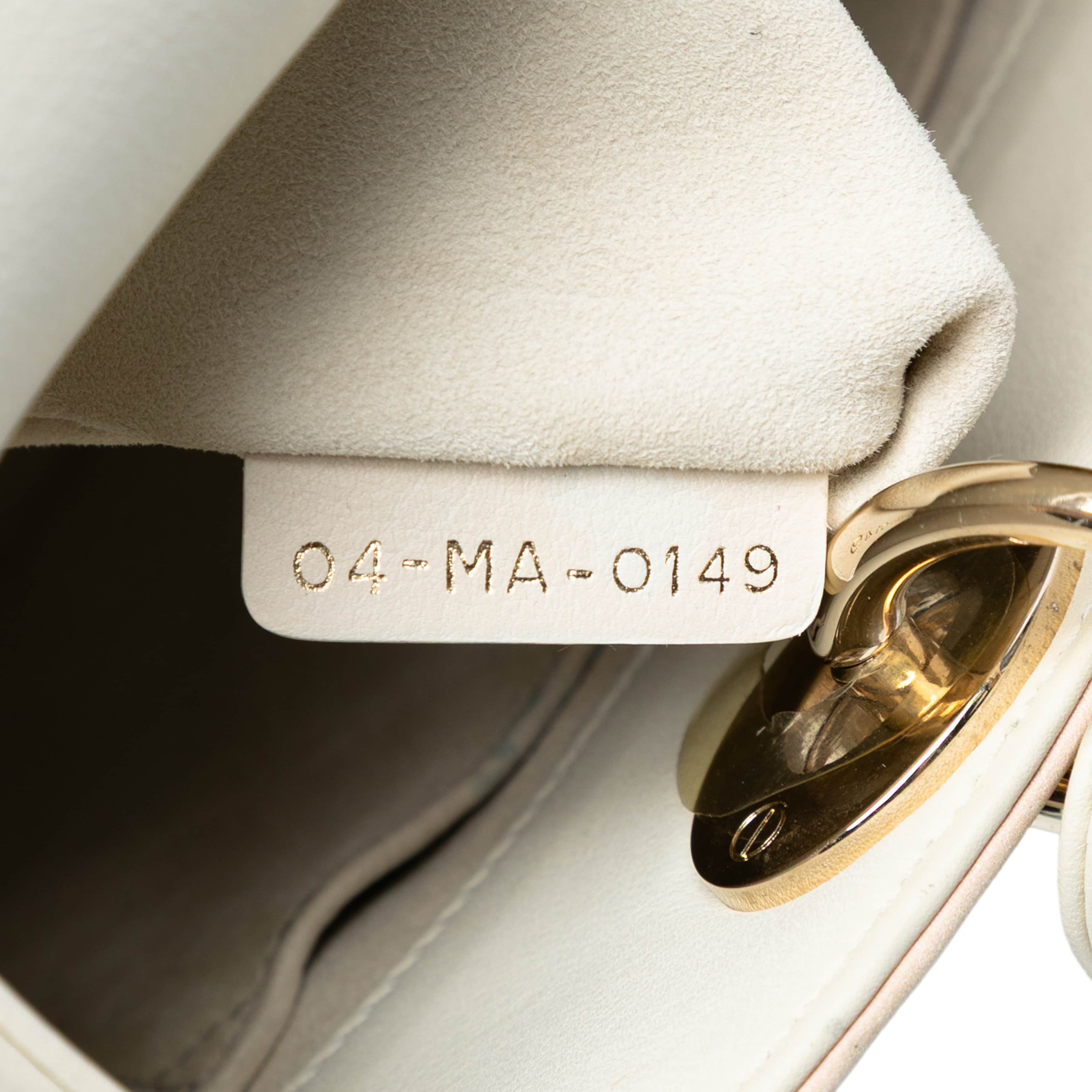 Dior Medium Calfskin Fairy Tale Lady Dior, från Luxclusif, i färgen light pink. Klicka för att öppna bilden i stort format