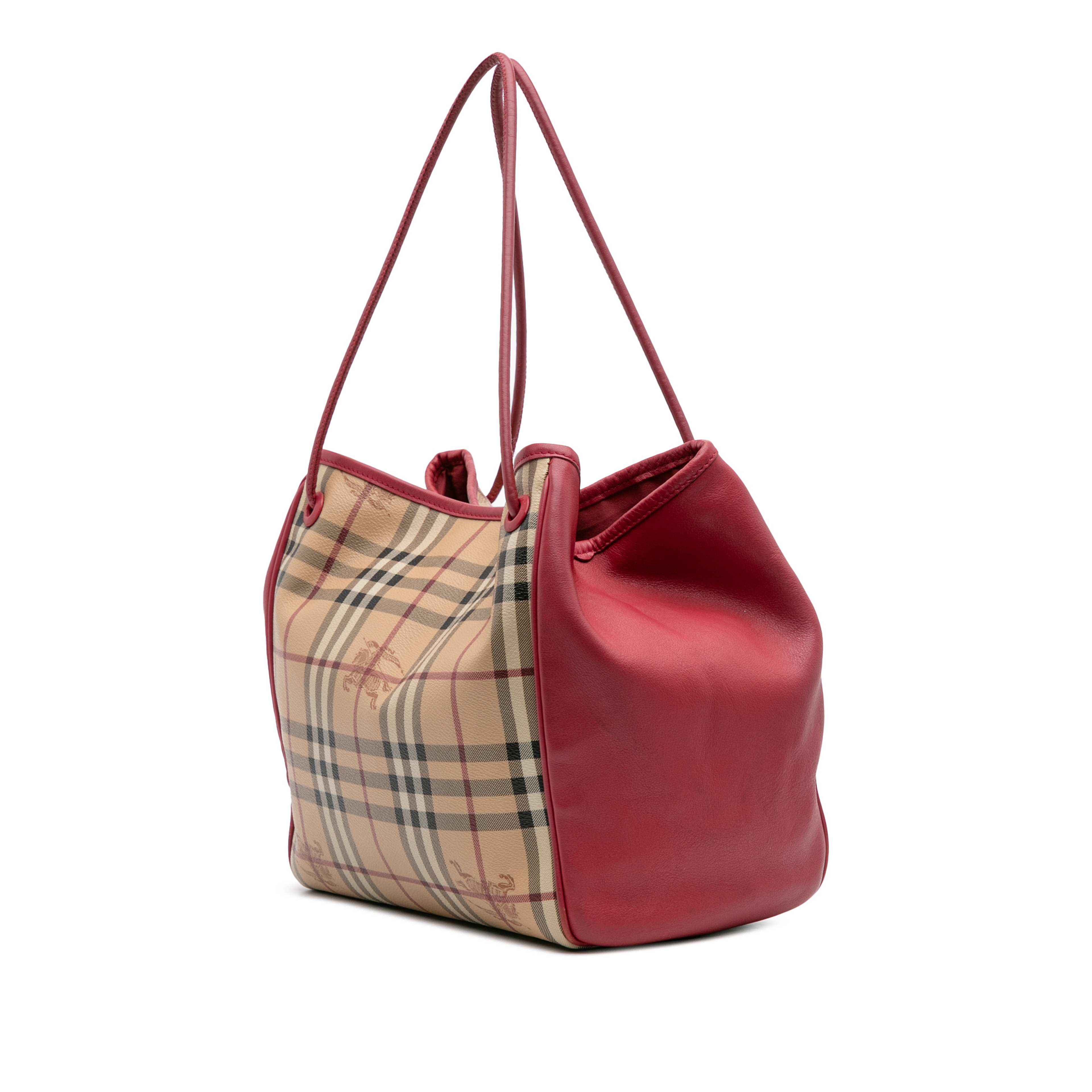Burberry Small Haymarket Check Coated Canvas Canterbury Tote, från Luxclusif, i färgen beige.