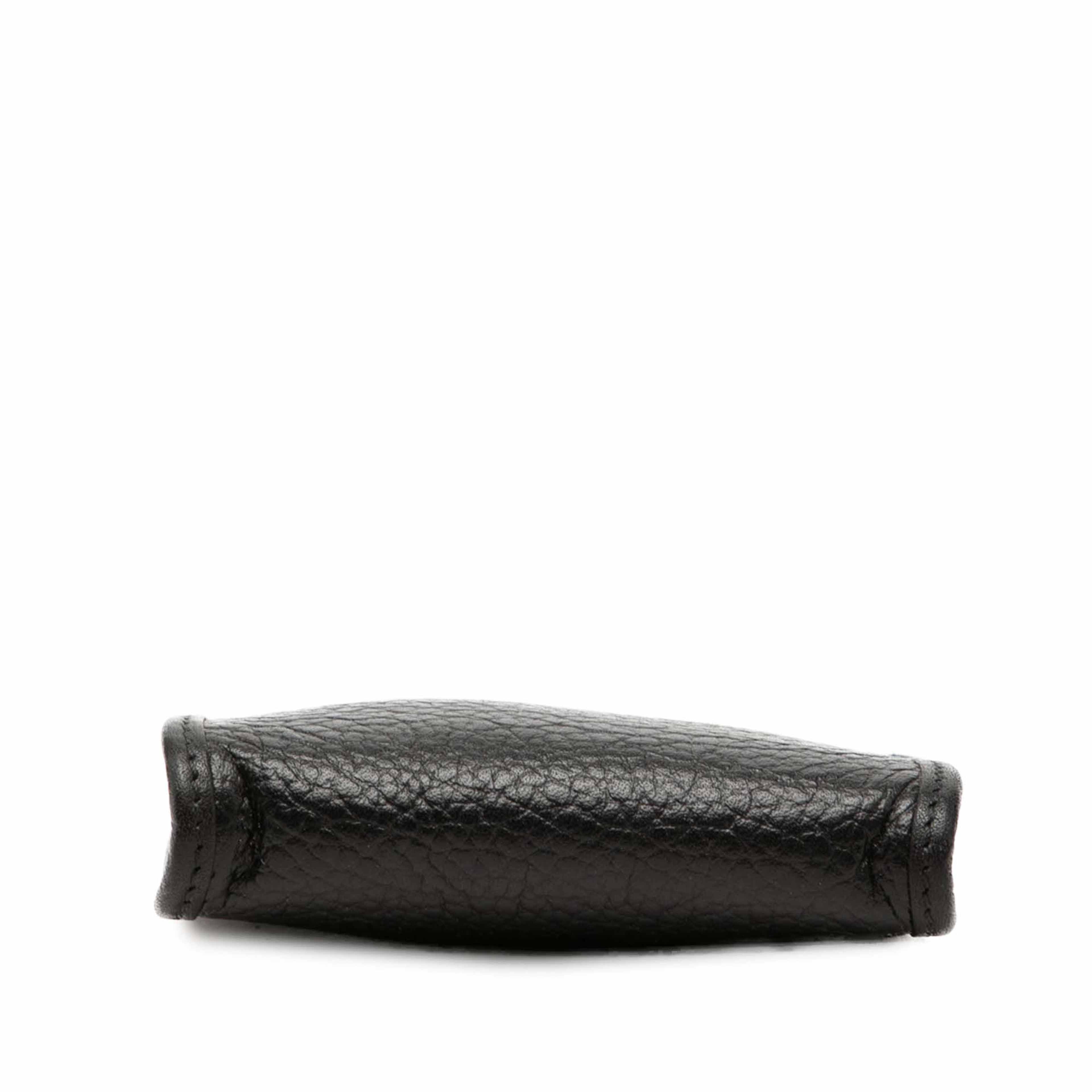Dior Calfskin Clasp Coin Purse, från Luxclusif, i färgen svart. Klicka för att öppna bilden i stort format