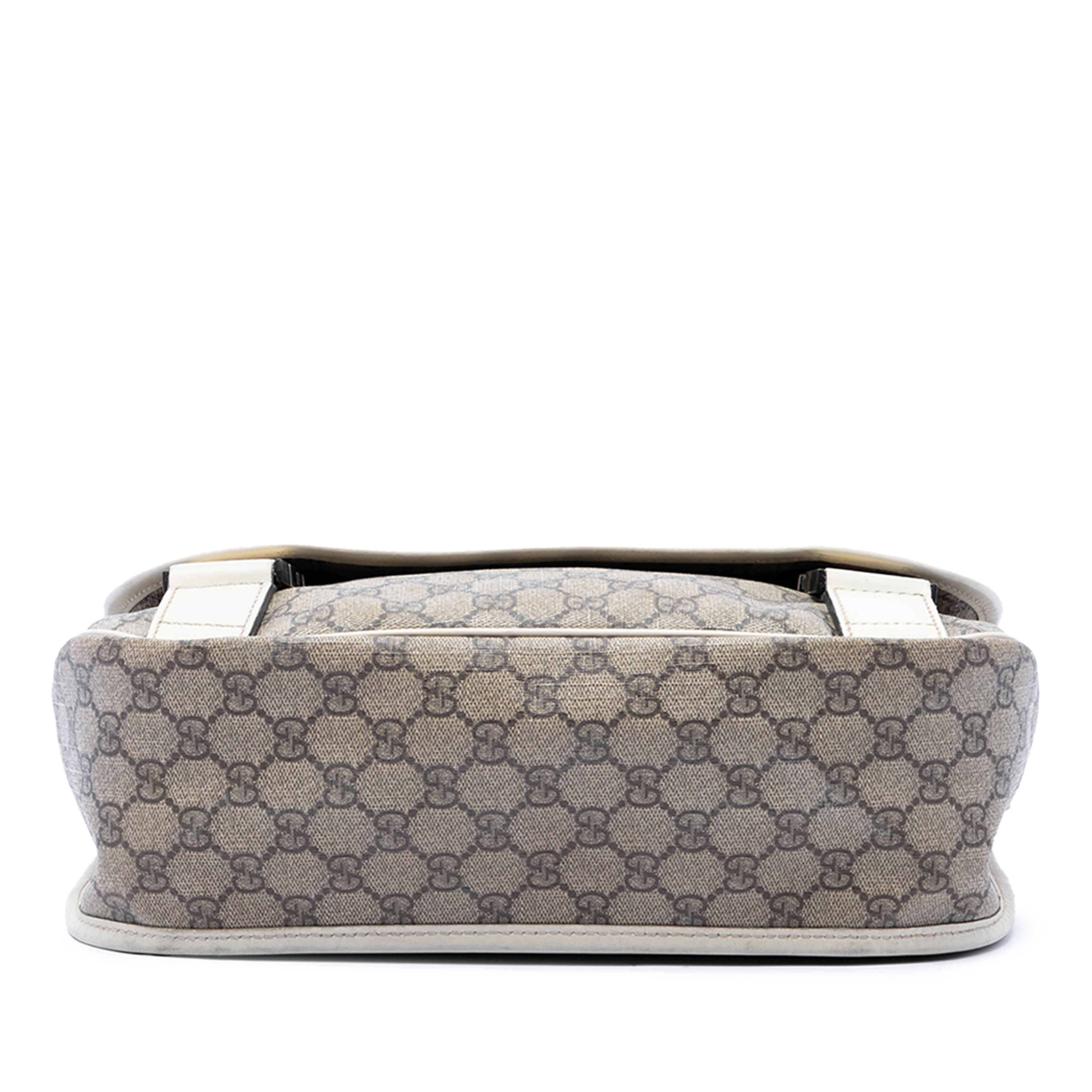 Gucci Gg Supreme Crossbody, från Luxclusif, i färgen beige. Klicka för att öppna bilden i stort format