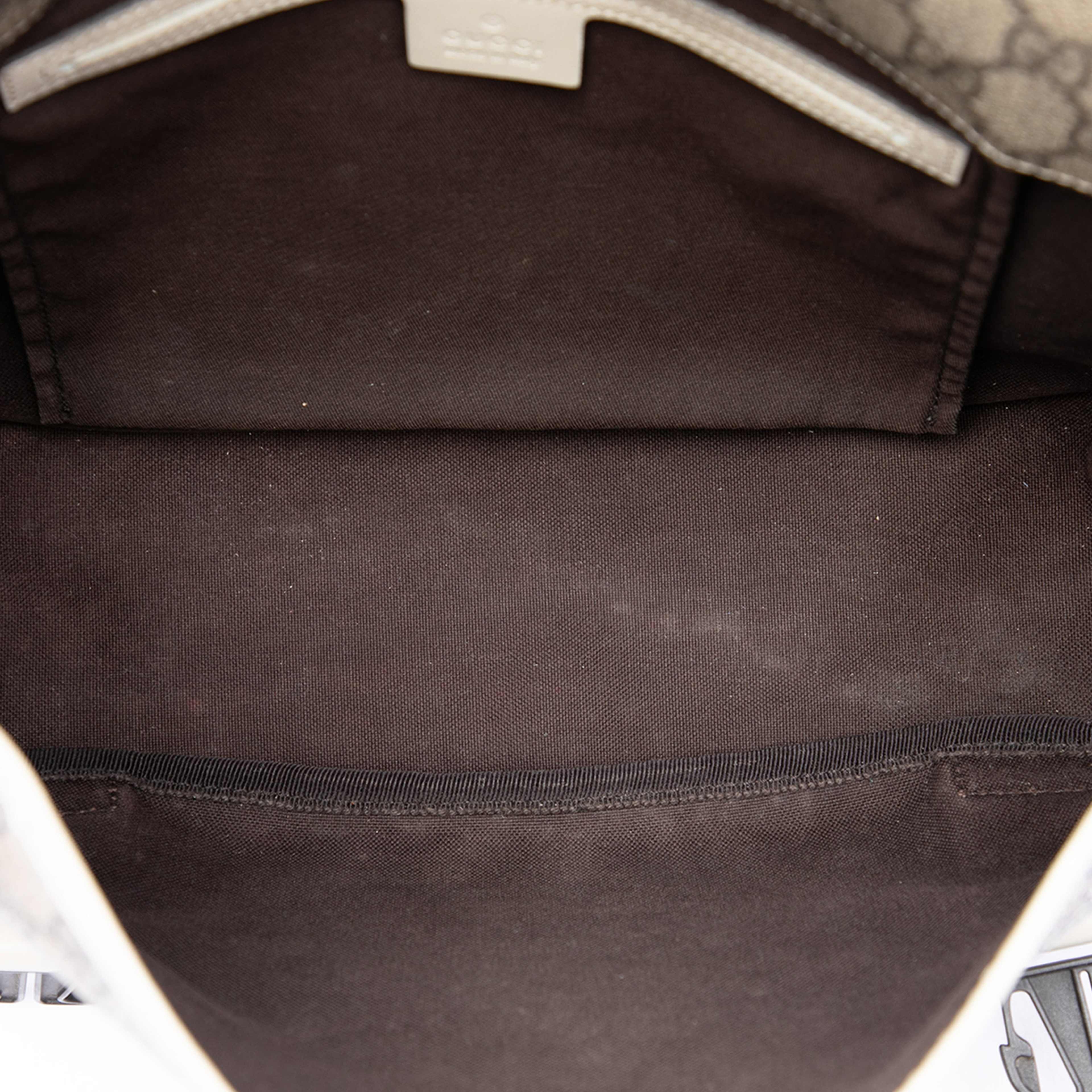 Gucci Gg Supreme Crossbody, från Luxclusif, i färgen beige. Klicka för att öppna bilden i stort format