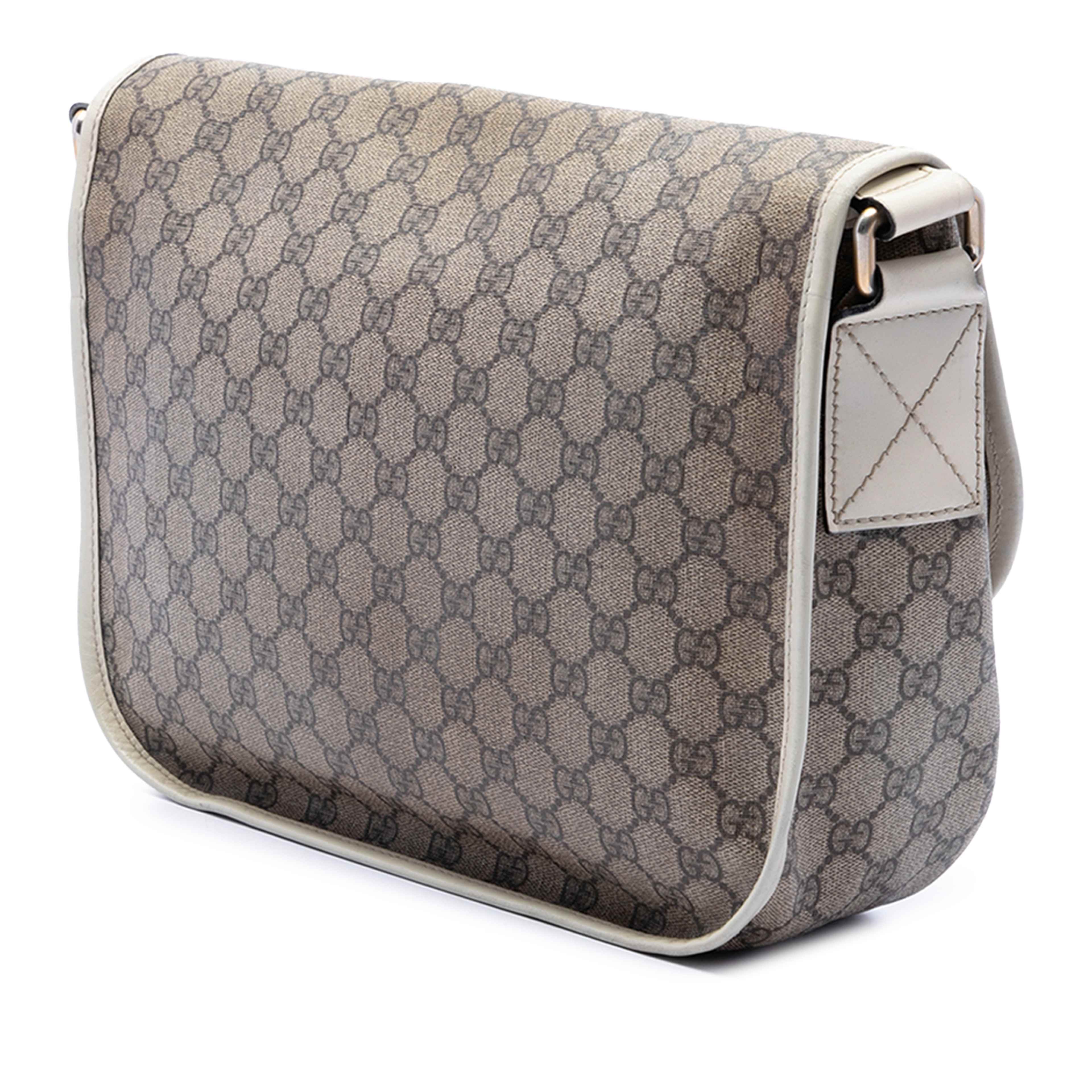 Gucci Gg Supreme Crossbody, från Luxclusif, i färgen beige. Klicka för att öppna bilden i stort format