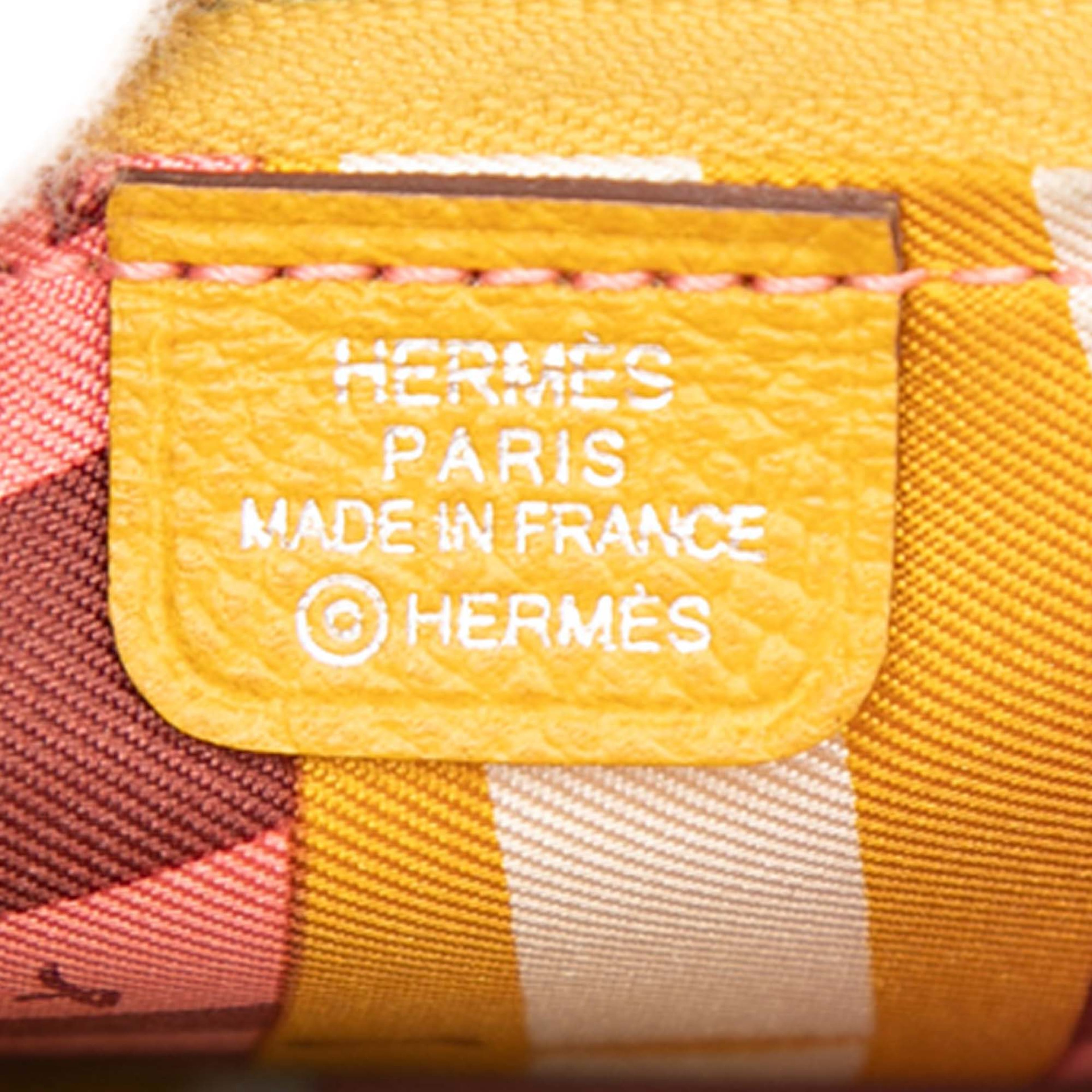 Hermès Epsom Silk In Compact Wallet, från Luxclusif, i färgen yellow. Klicka för att öppna bilden i stort format