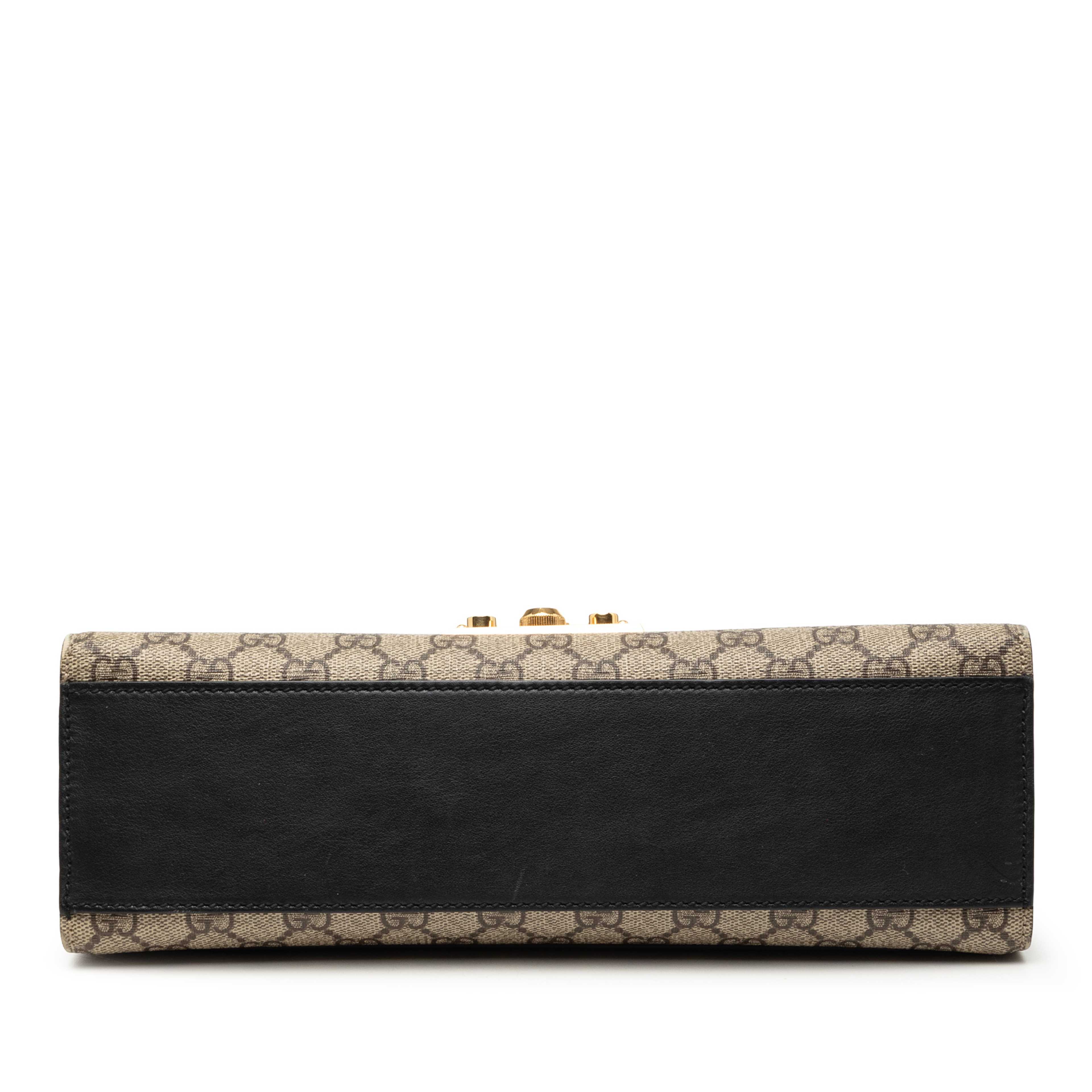 Gucci Medium Gg Supreme Padlock Shoulder Bag, från Luxclusif, i färgen beige. Klicka för att öppna bilden i stort format