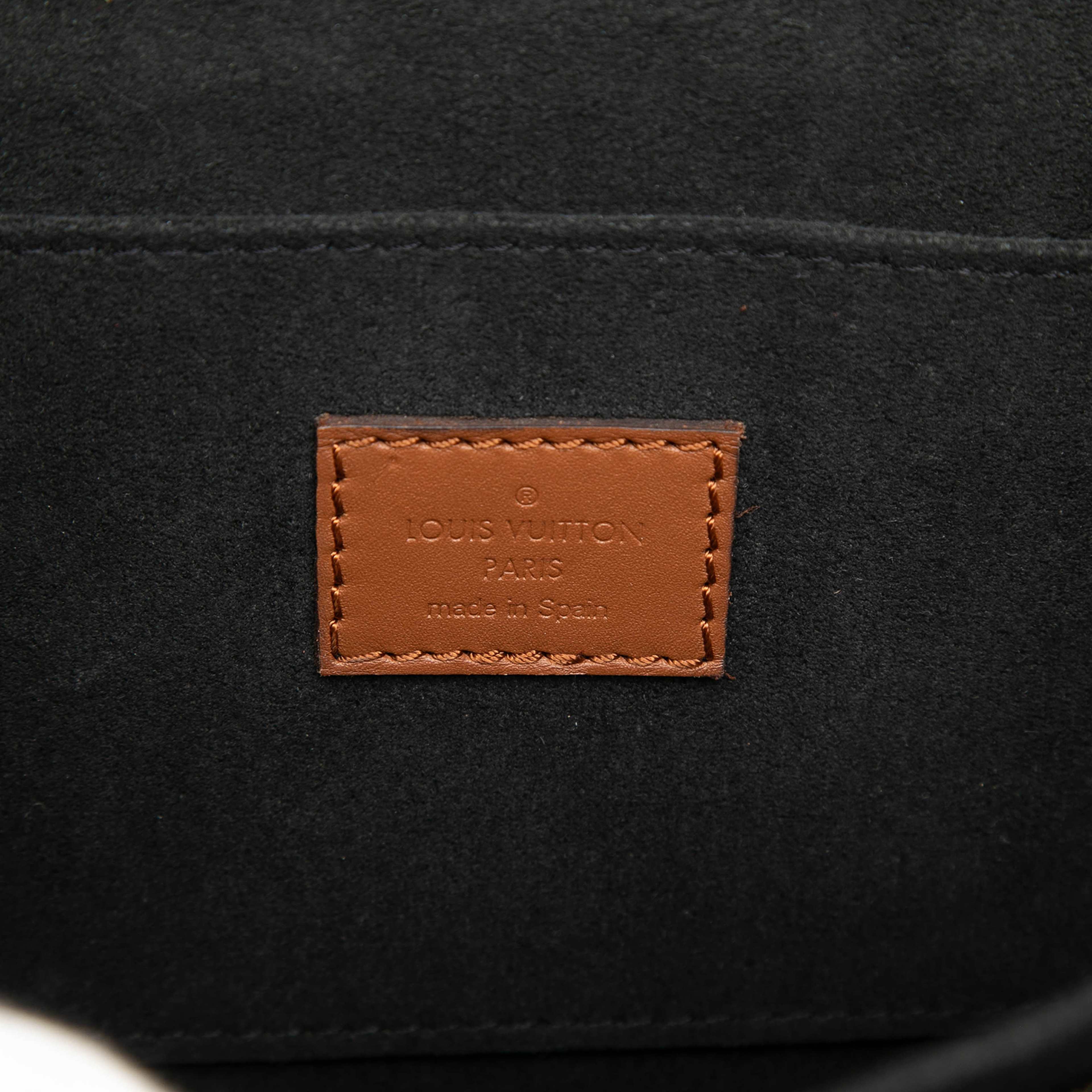 Louis Vuitton Monogram Reverse Dauphine Mm, från Luxclusif, i färgen brown. Klicka för att öppna bilden i stort format