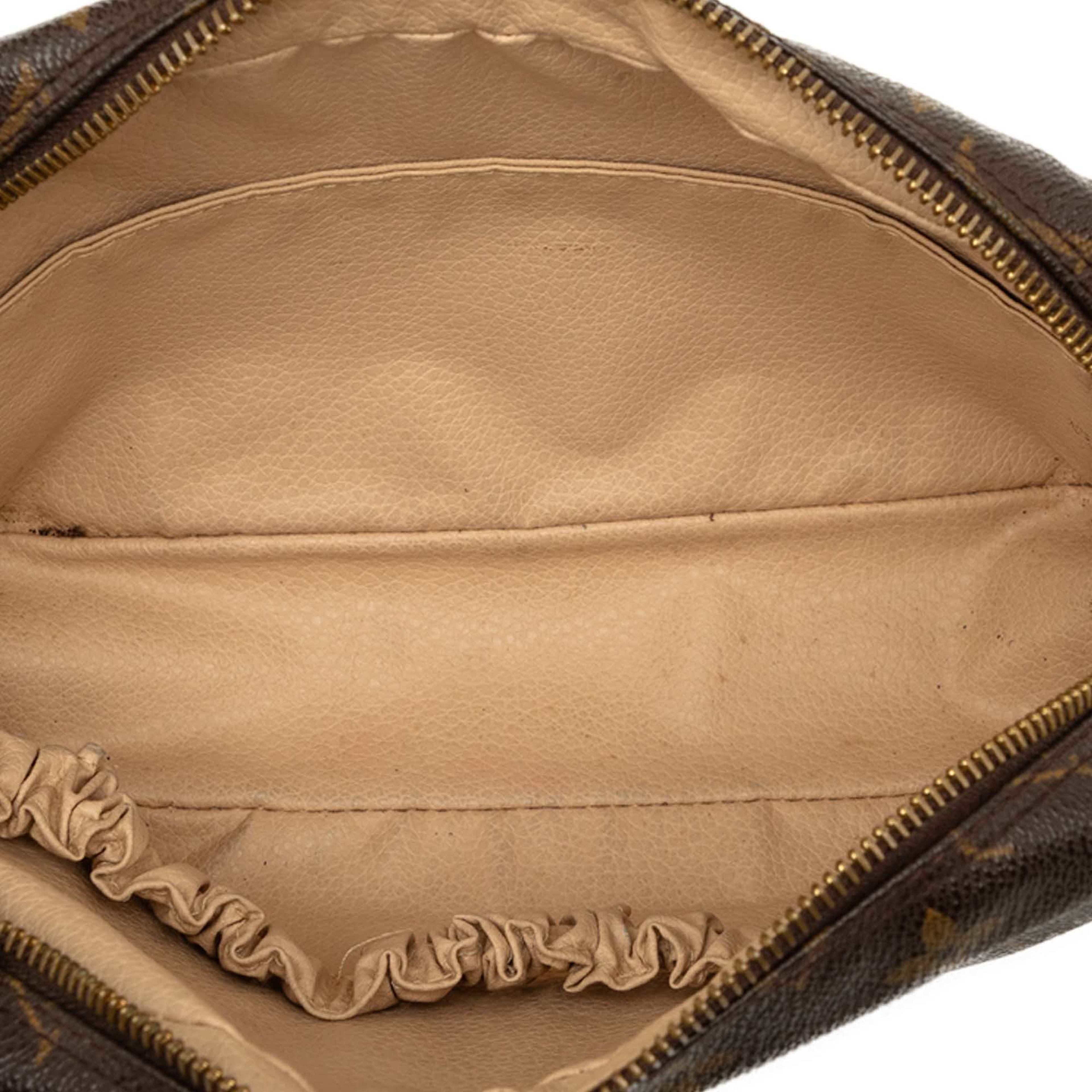 Louis Vuitton Monogram Trousse Toilette 23, från Luxclusif, i färgen brun. Klicka för att öppna bilden i stort format