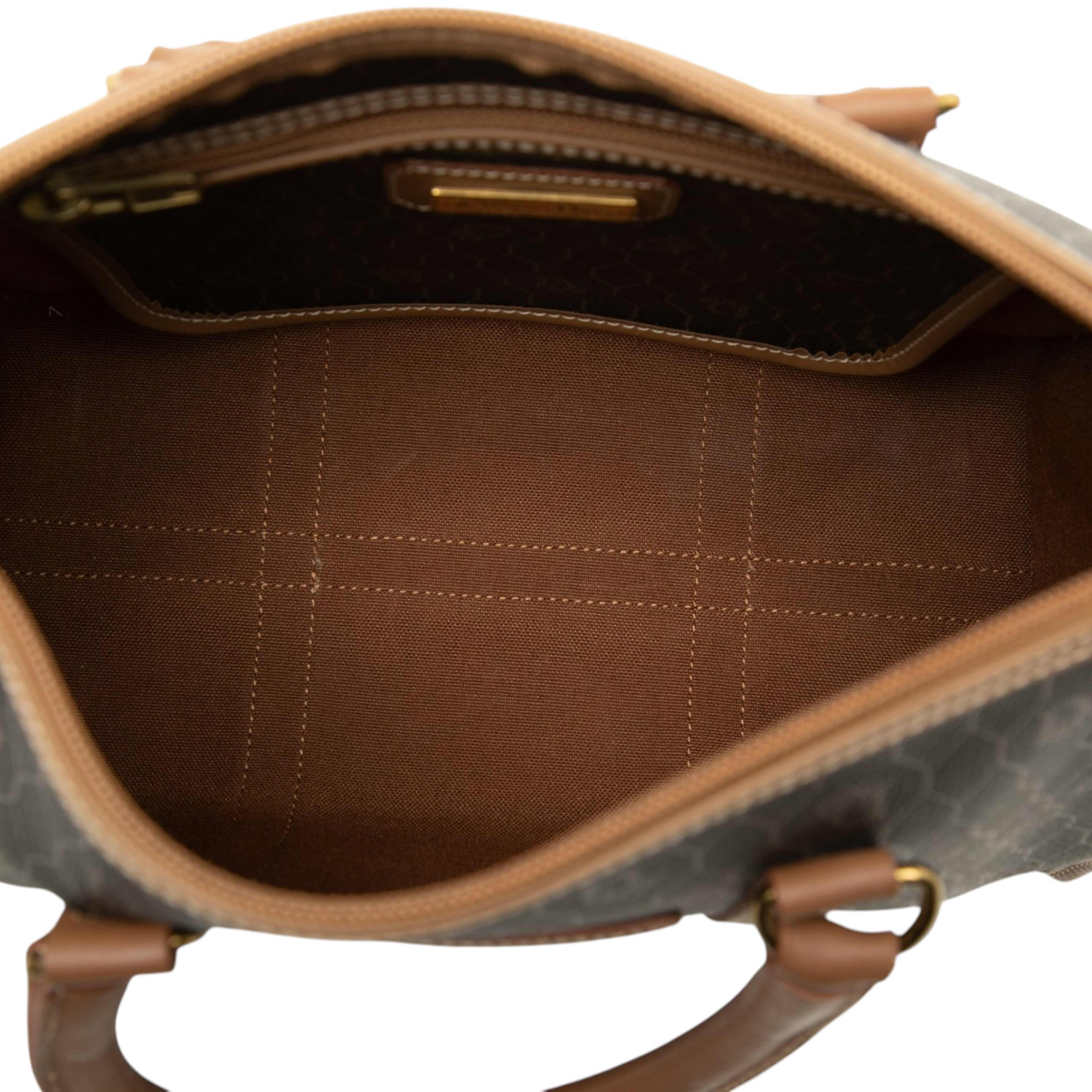 Dior Honeycomb Coated Canvas Boston Bag, från Luxclusif, i färgen svart. Klicka för att öppna bilden i stort format