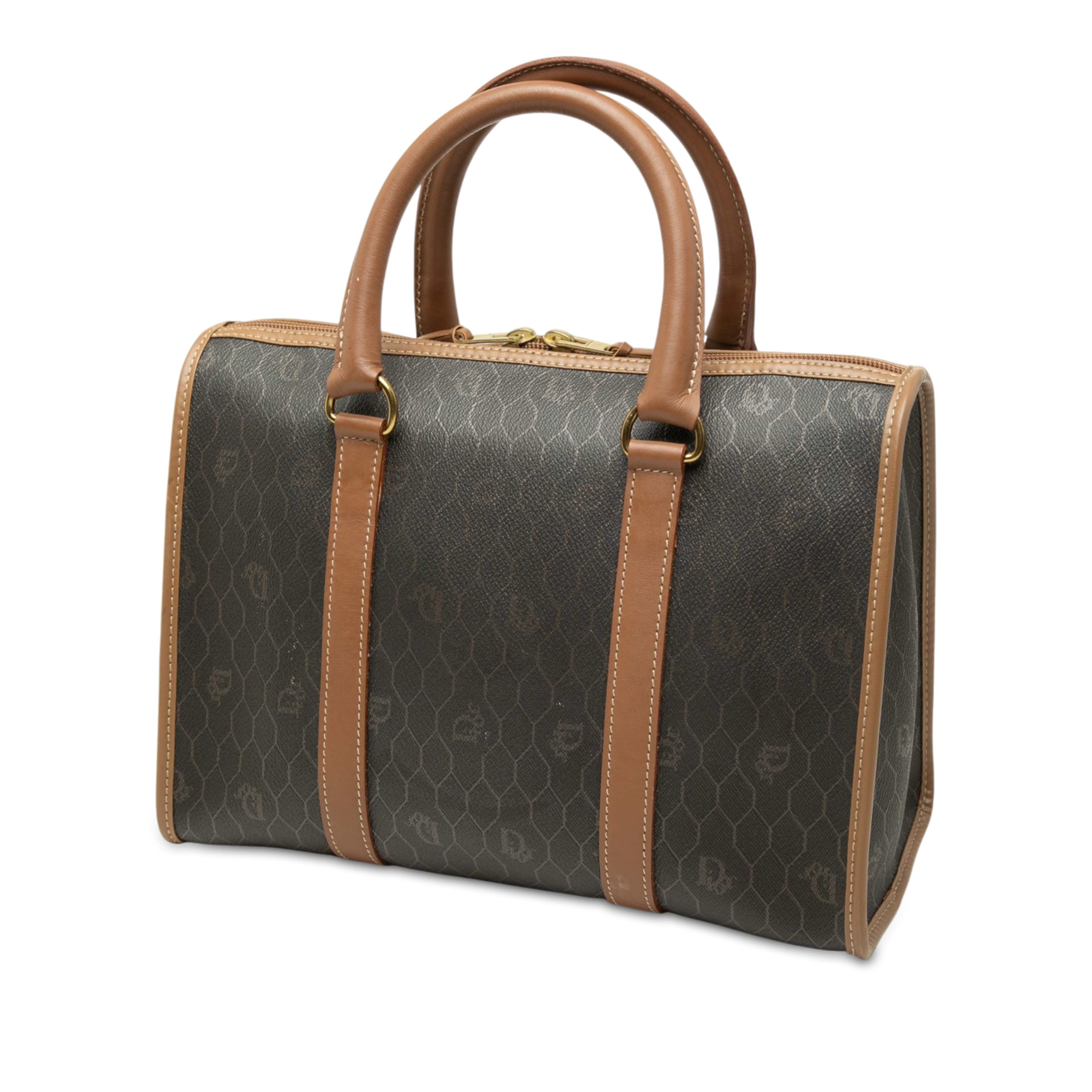 Dior Honeycomb Coated Canvas Boston Bag, från Luxclusif, i färgen svart. Klicka för att öppna bilden i stort format
