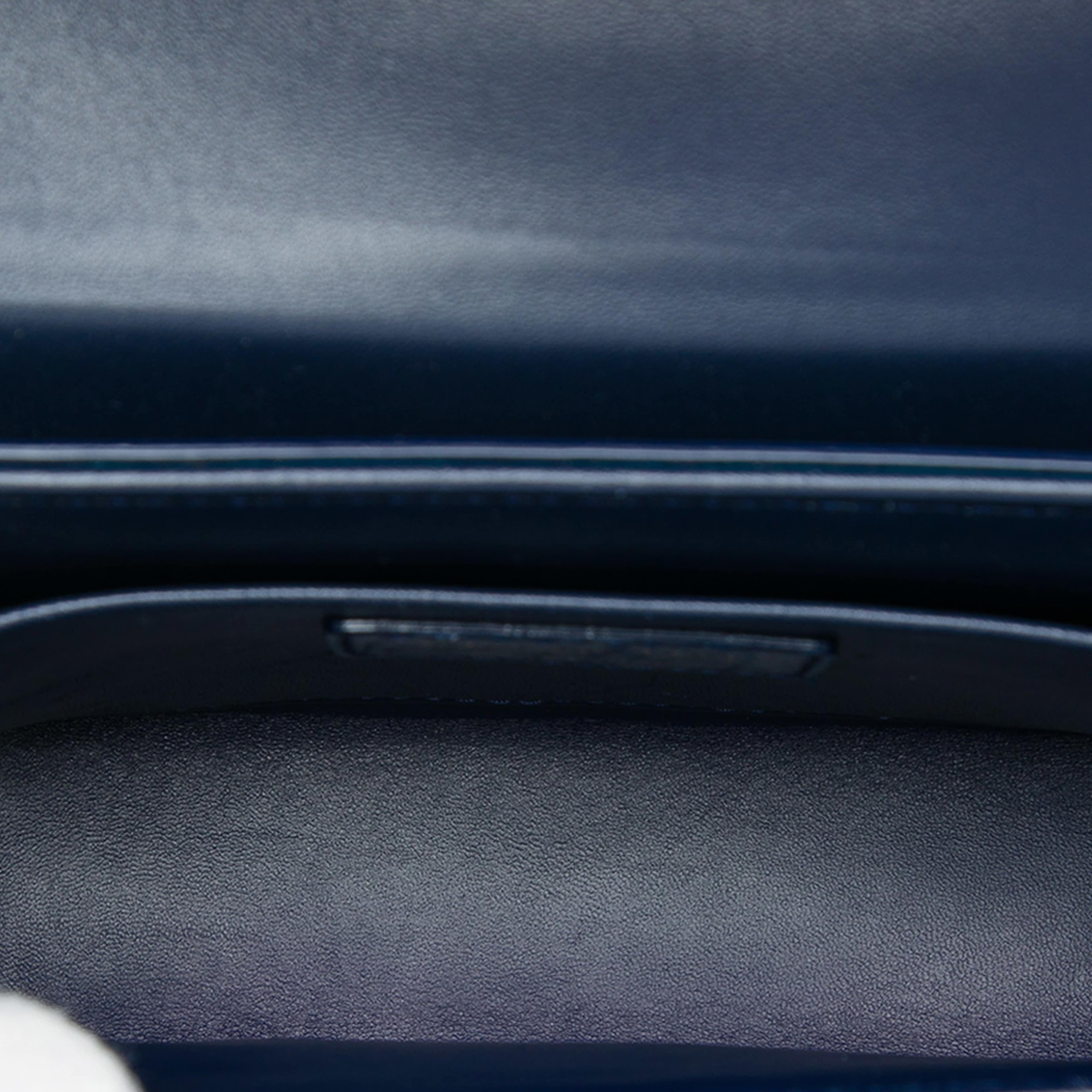 Dior Leather 30 Montaigne Box Bag, från Luxclusif, i färgen blå. Klicka för att öppna bilden i stort format