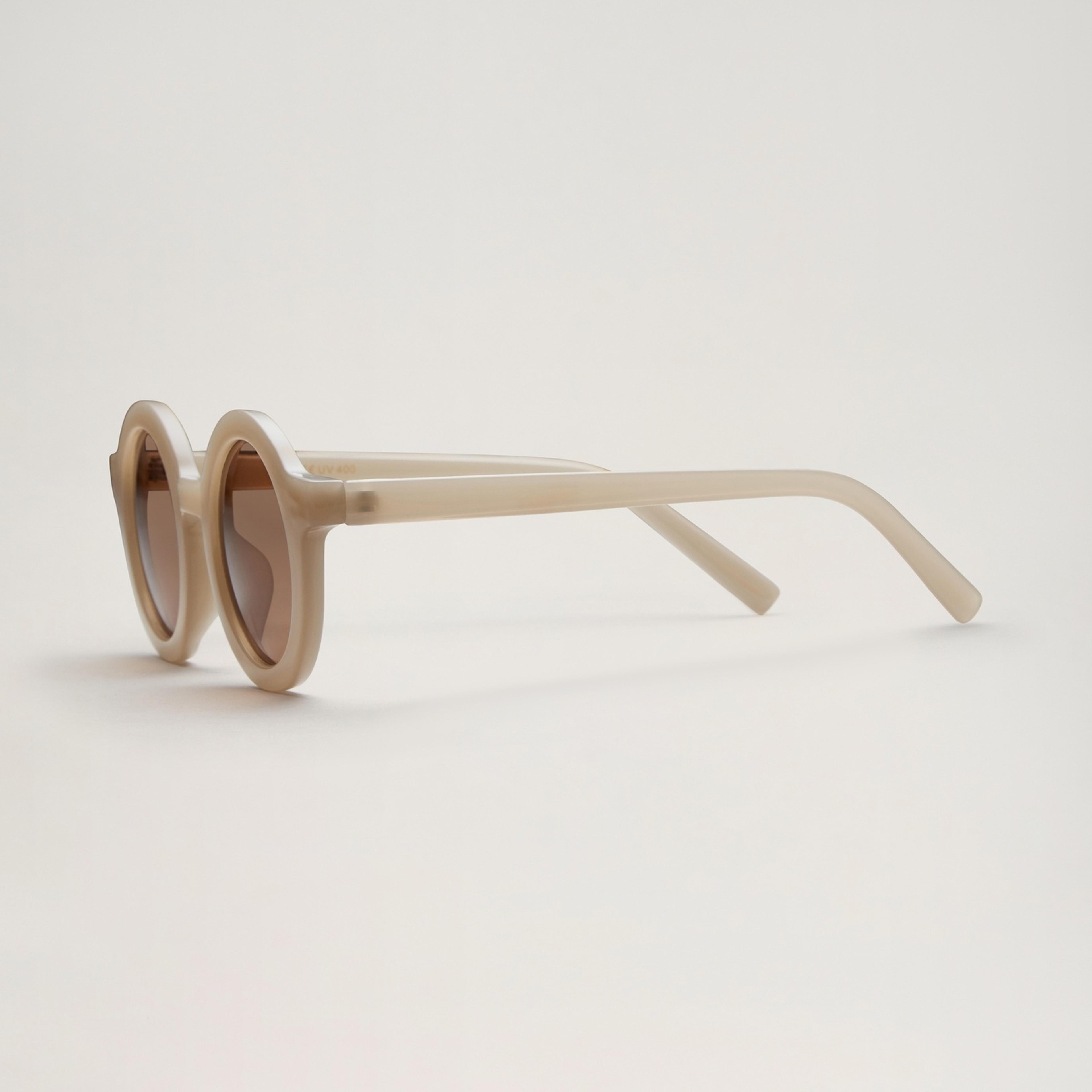 Babymocs Solglasögon Signature Round - Barn, från BabyMocs, i färgen beige. Klicka för att öppna bilden i stort format