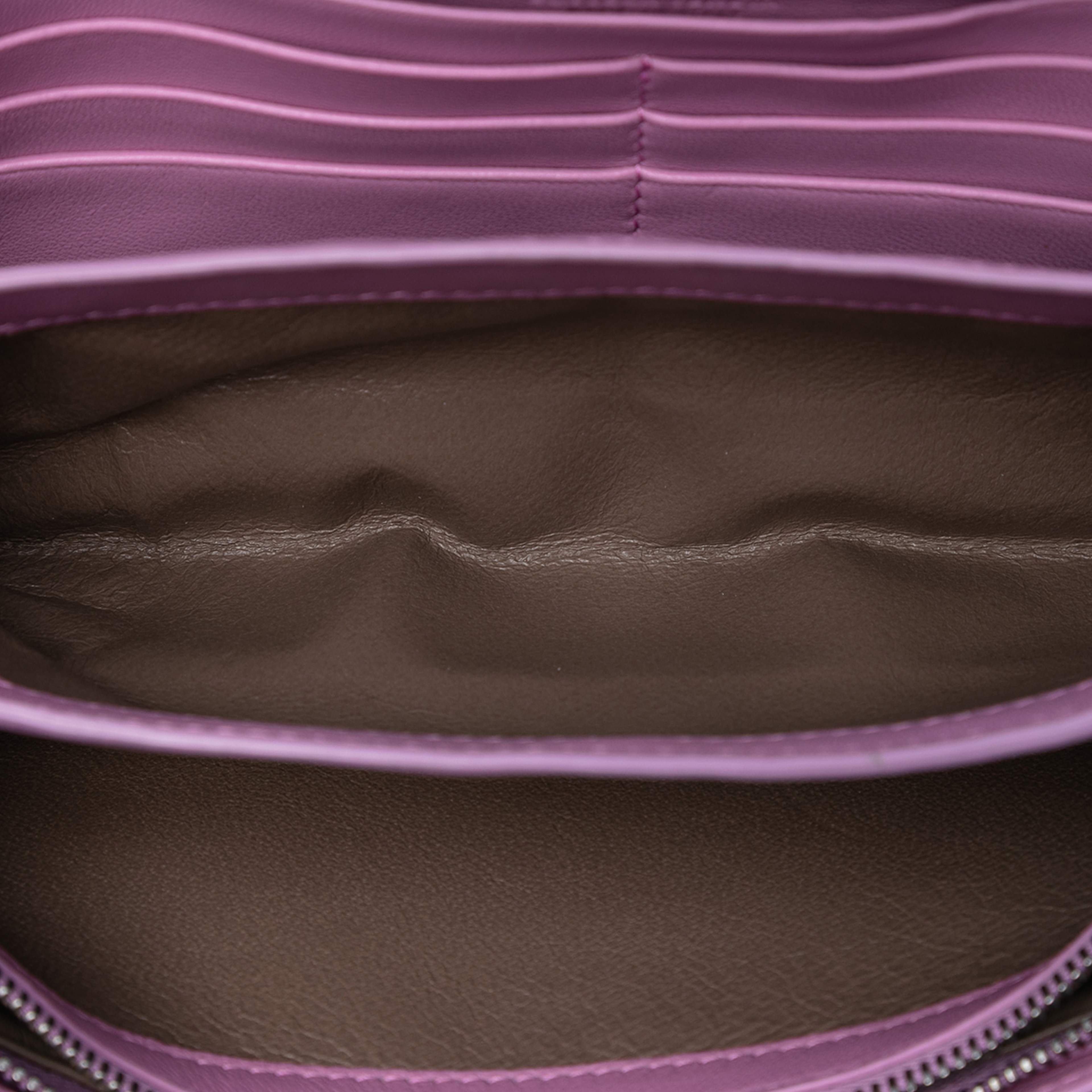 Bottega Veneta Nappa Intrecciato Continental Wallet On Chain, från Luxclusif, i färgen purple. Klicka för att öppna bilden i stort format