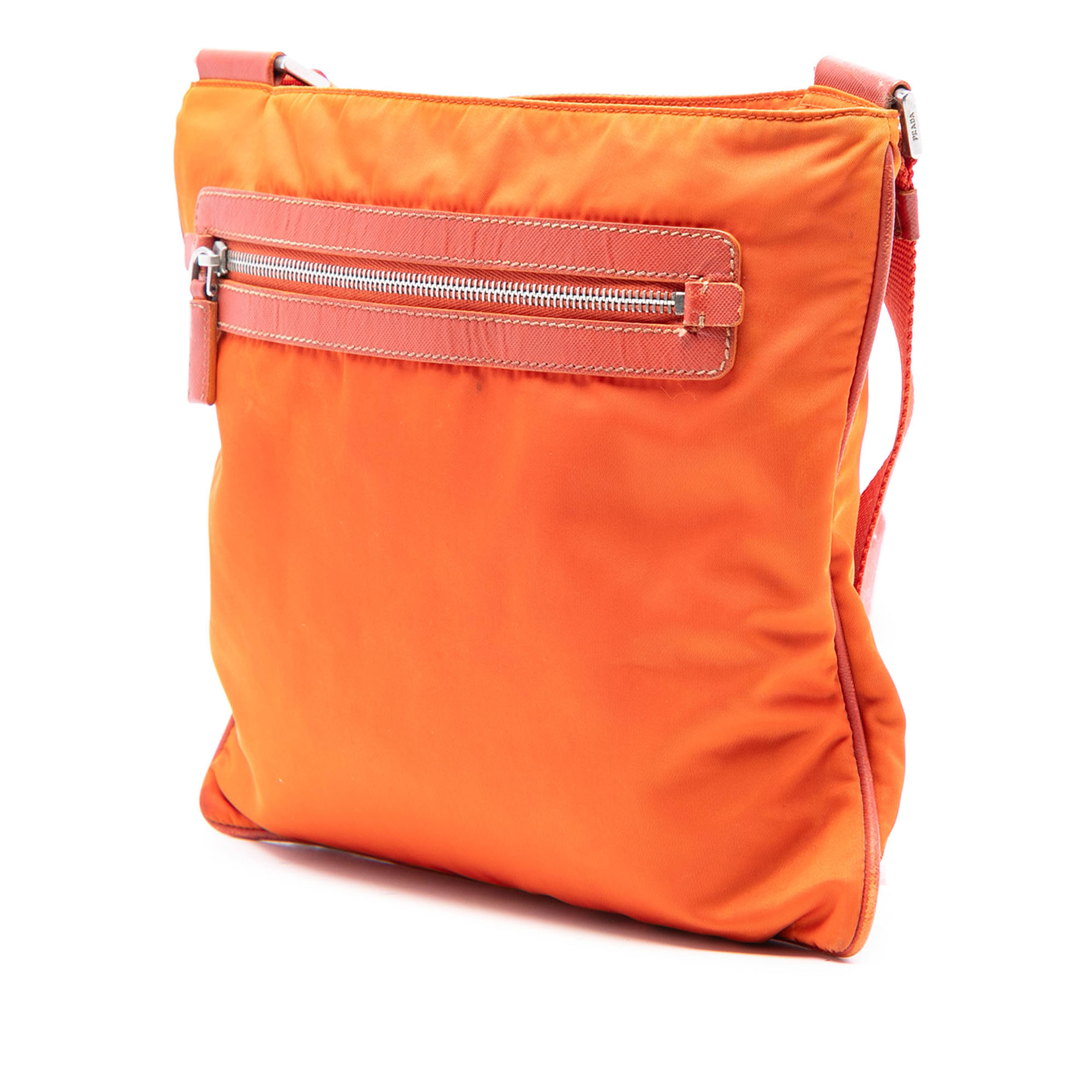 Prada Tessuto Zip Top Crossbody, från Luxclusif, i färgen orange. Klicka för att öppna bilden i stort format