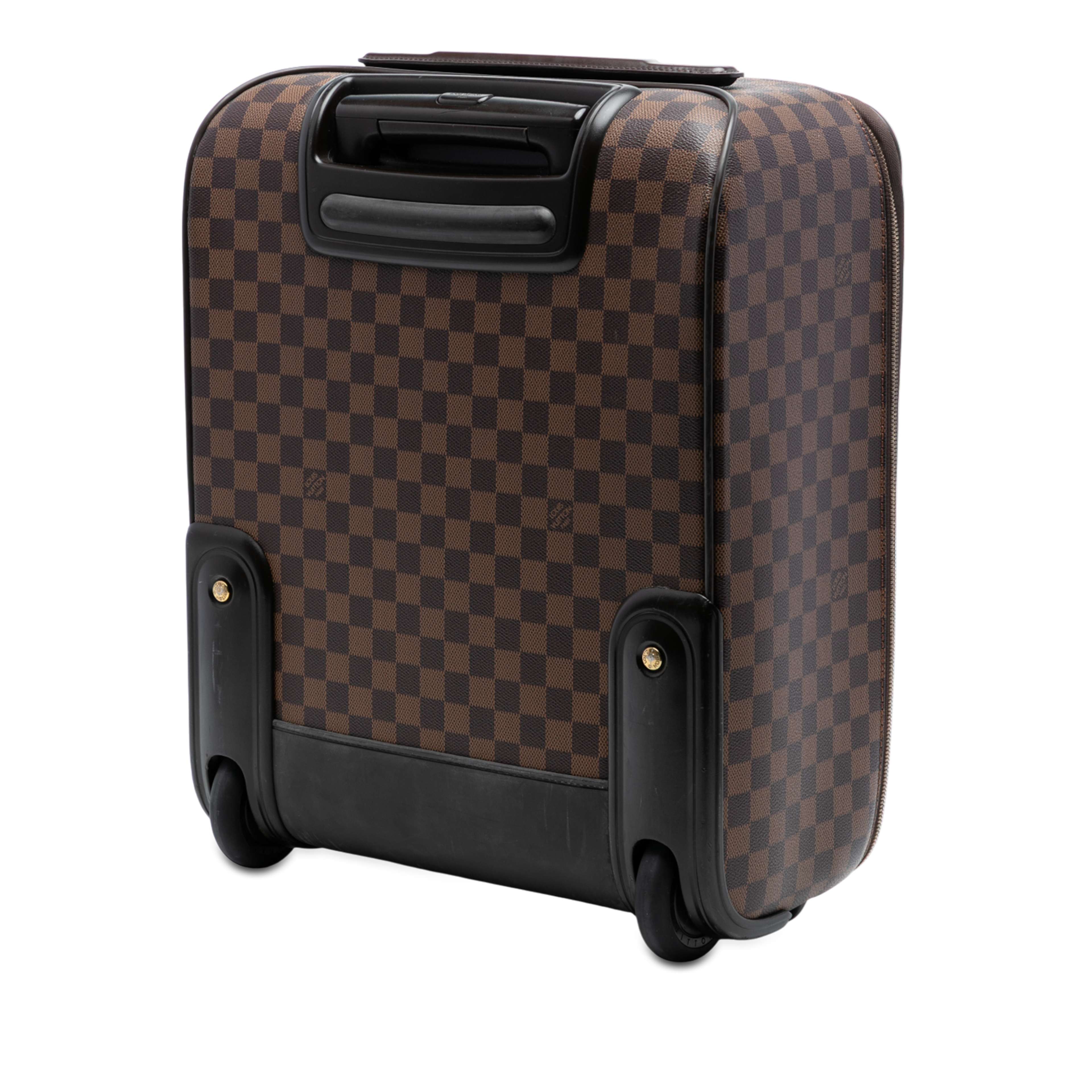Louis Vuitton Damier Ebene Pegase 45, från Luxclusif, i färgen brun. Klicka för att öppna bilden i stort format