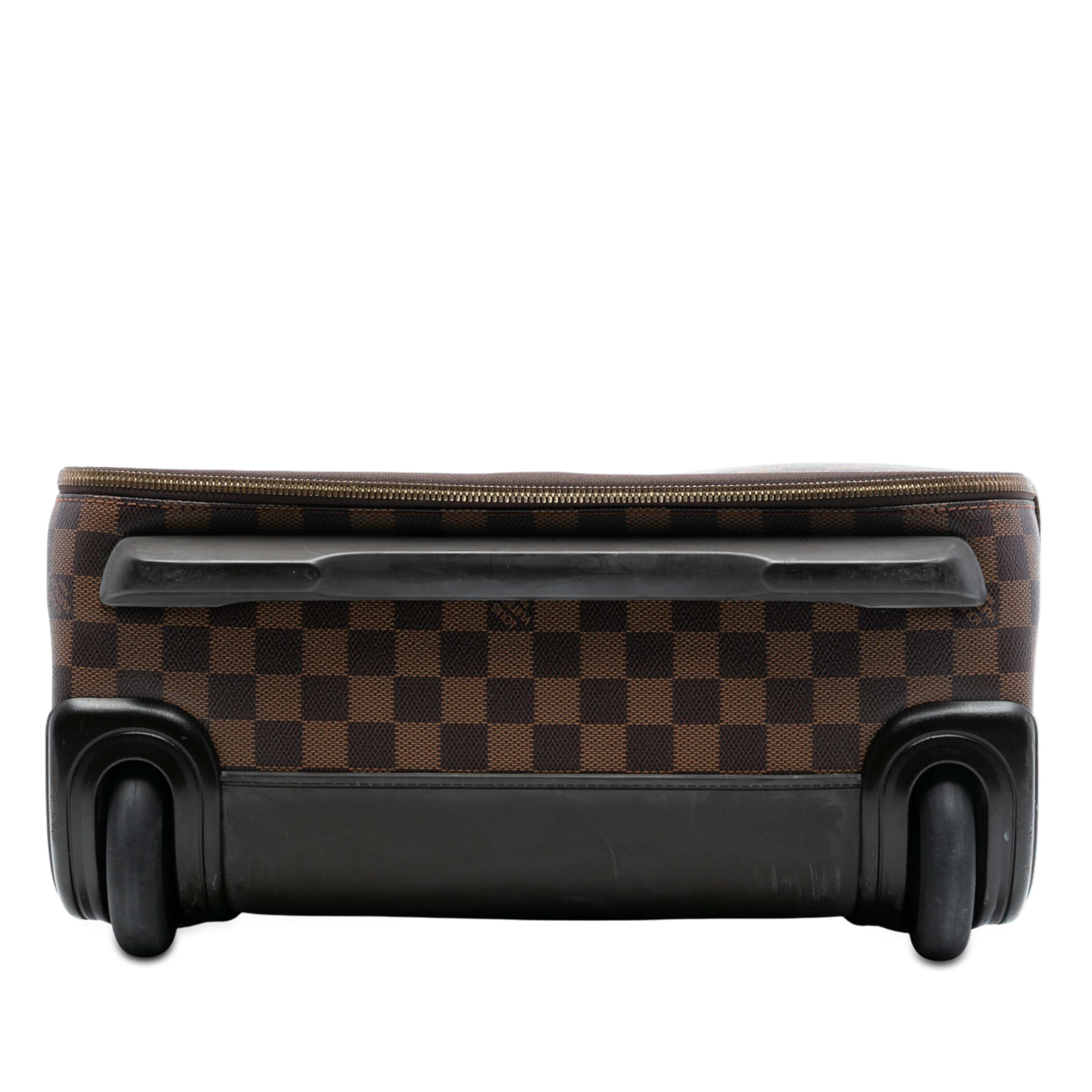 Louis Vuitton Damier Ebene Pegase 45, från Luxclusif, i färgen brun. Klicka för att öppna bilden i stort format