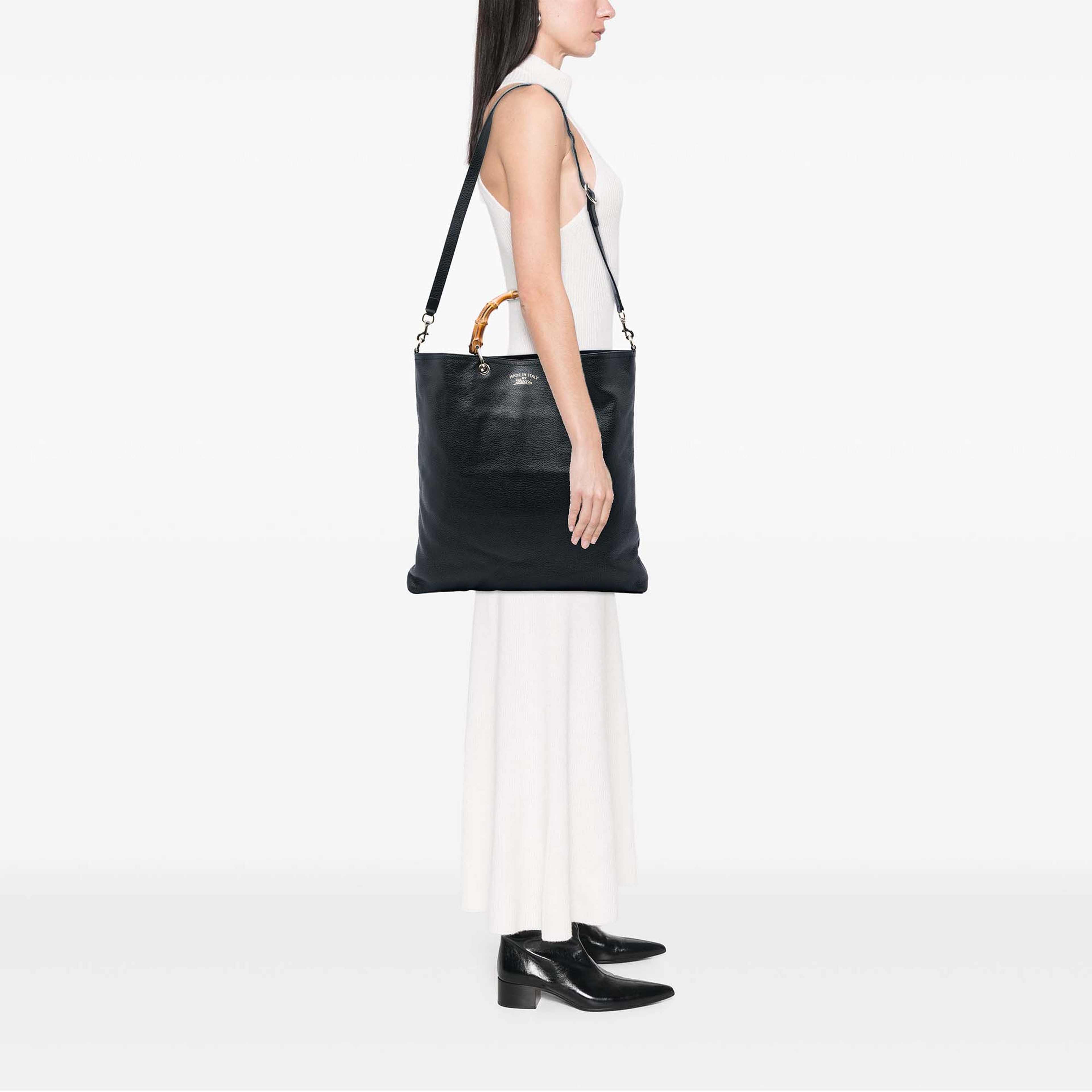 Gucci Calfskin Bamboo Shopper Satchel, från Luxclusif, i färgen svart. Klicka för att öppna bilden i stort format
