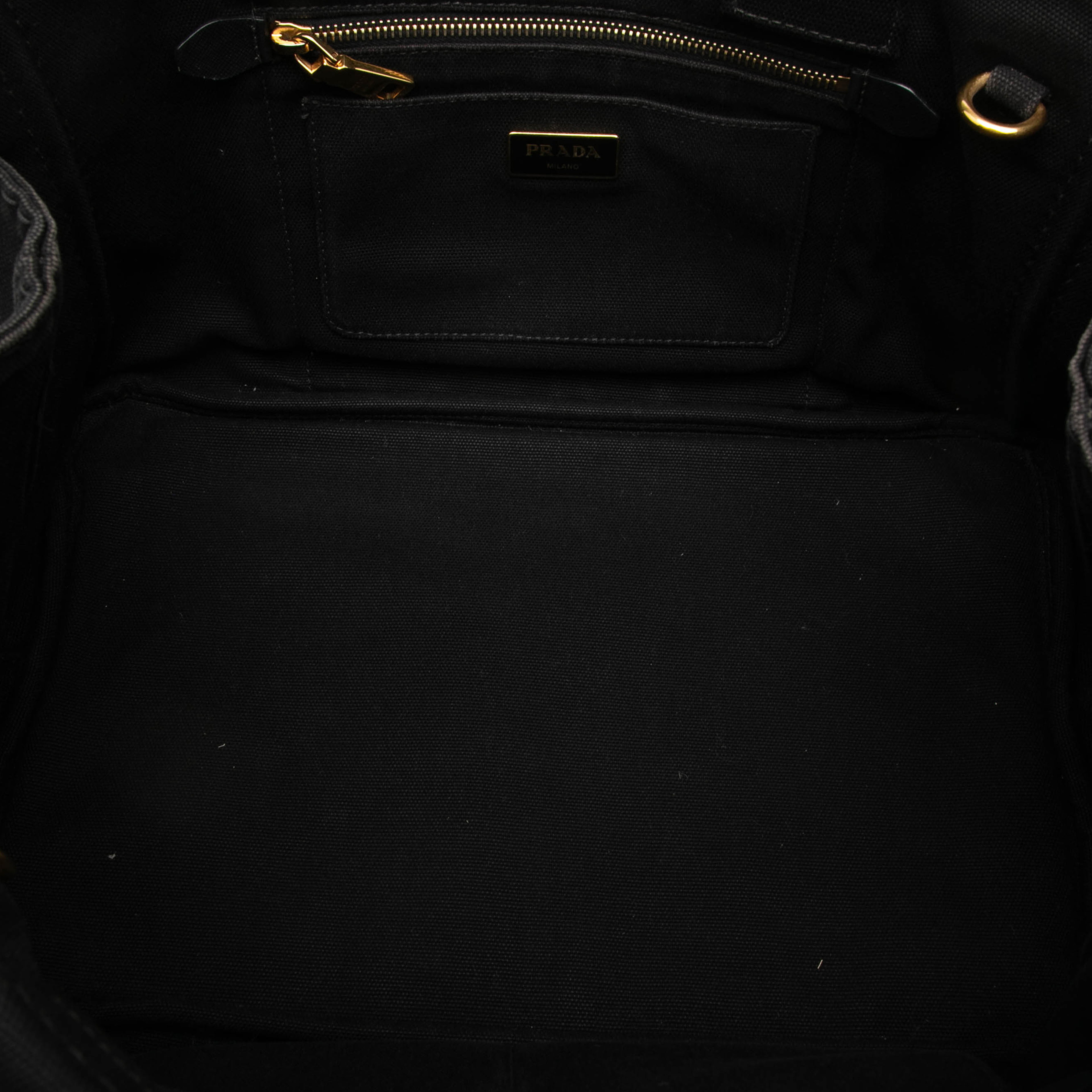 Prada Canvas Canapa Logo Satchel, från Luxclusif, i färgen black. Klicka för att öppna bilden i stort format