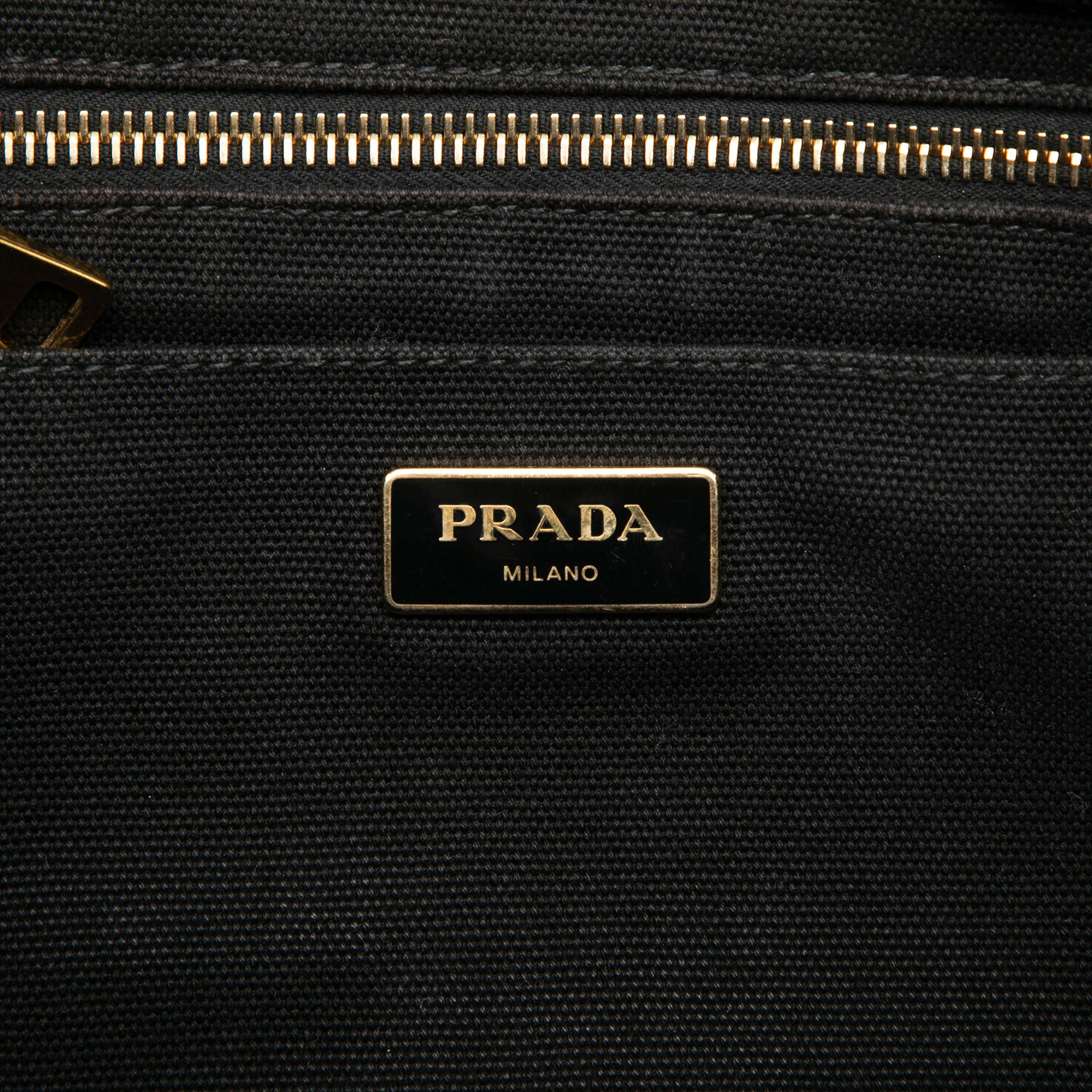 Prada Canvas Canapa Logo Satchel, från Luxclusif, i färgen black. Klicka för att öppna bilden i stort format