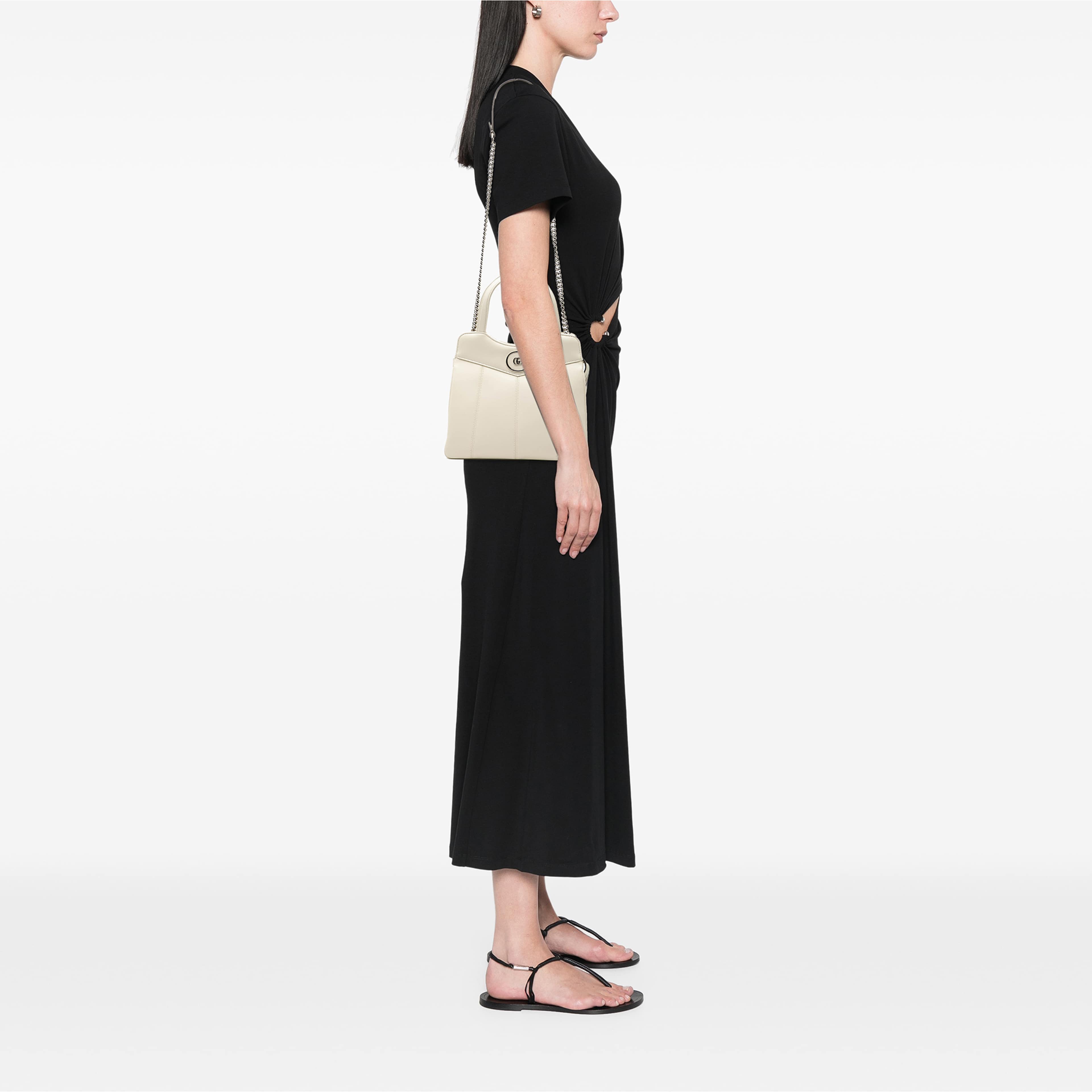 Gucci Small Calfskin Petite Gg Tote, från Luxclusif, i färgen vit. Klicka för att öppna bilden i stort format