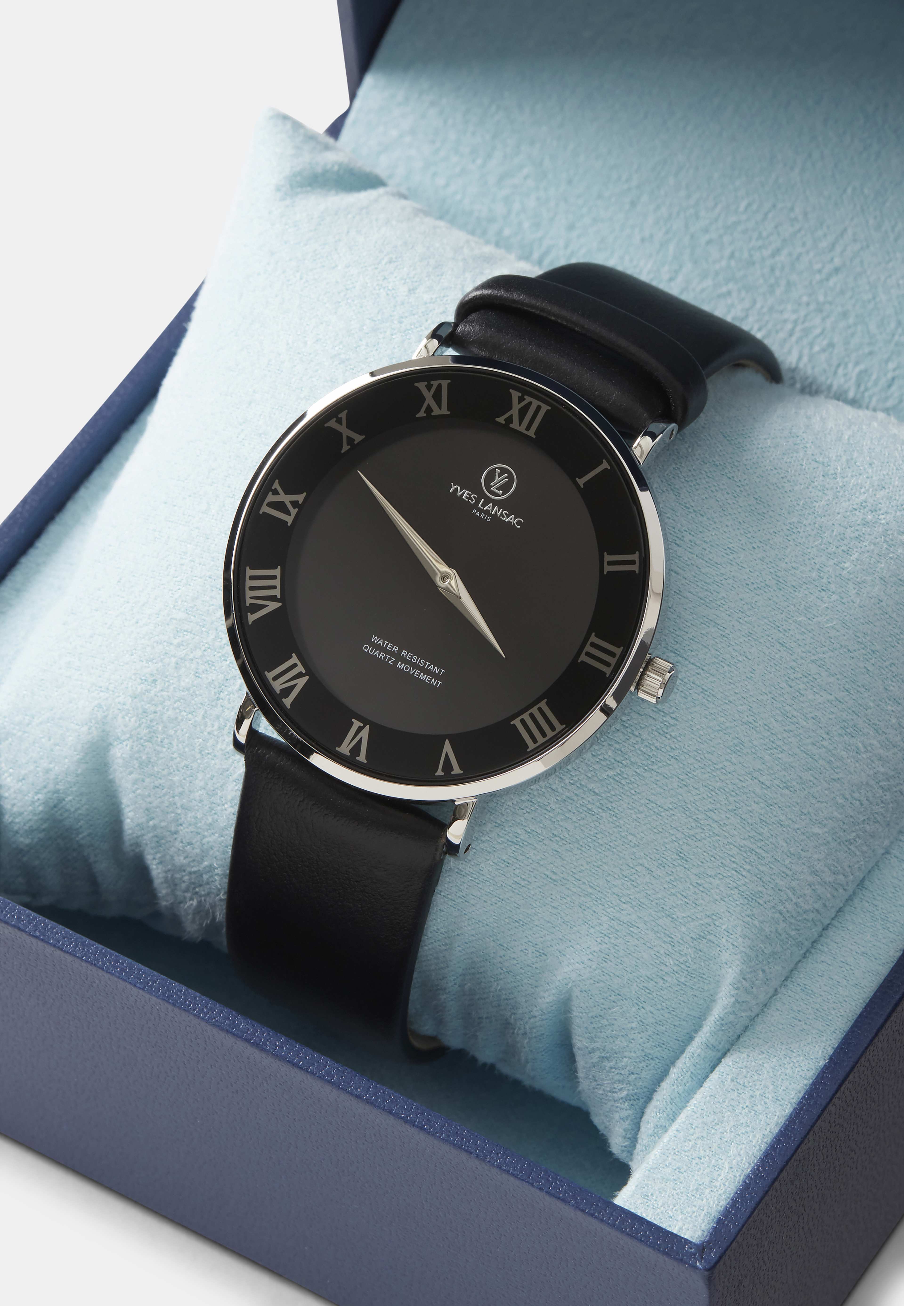 Klocka med läderarmband WS8317