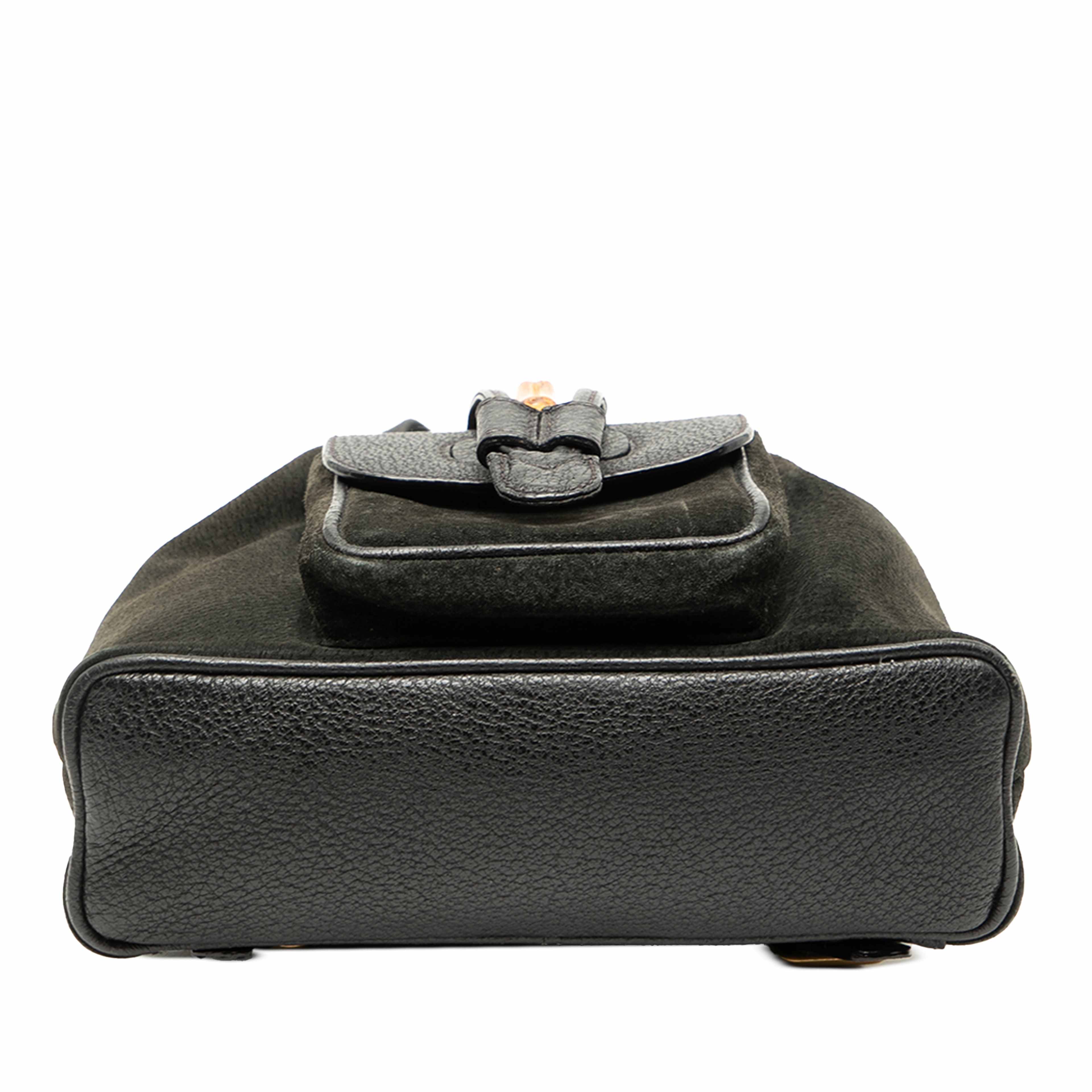 Gucci Suede Bamboo Drawstring Backpack, från Luxclusif, i färgen black. Klicka för att öppna bilden i stort format