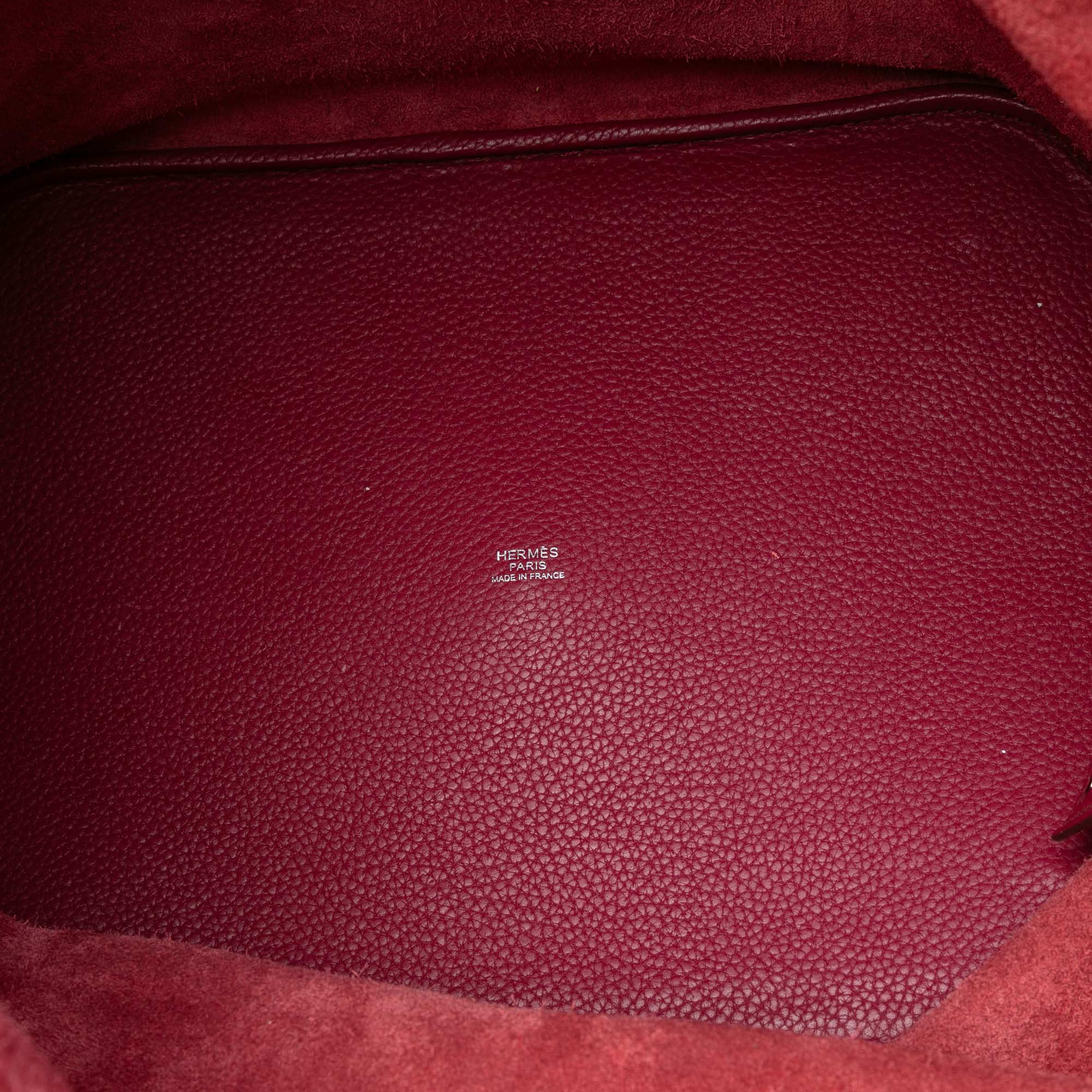 Hermès Clemence Picotin Lock 33, från Luxclusif, i färgen dark pink. Klicka för att öppna bilden i stort format