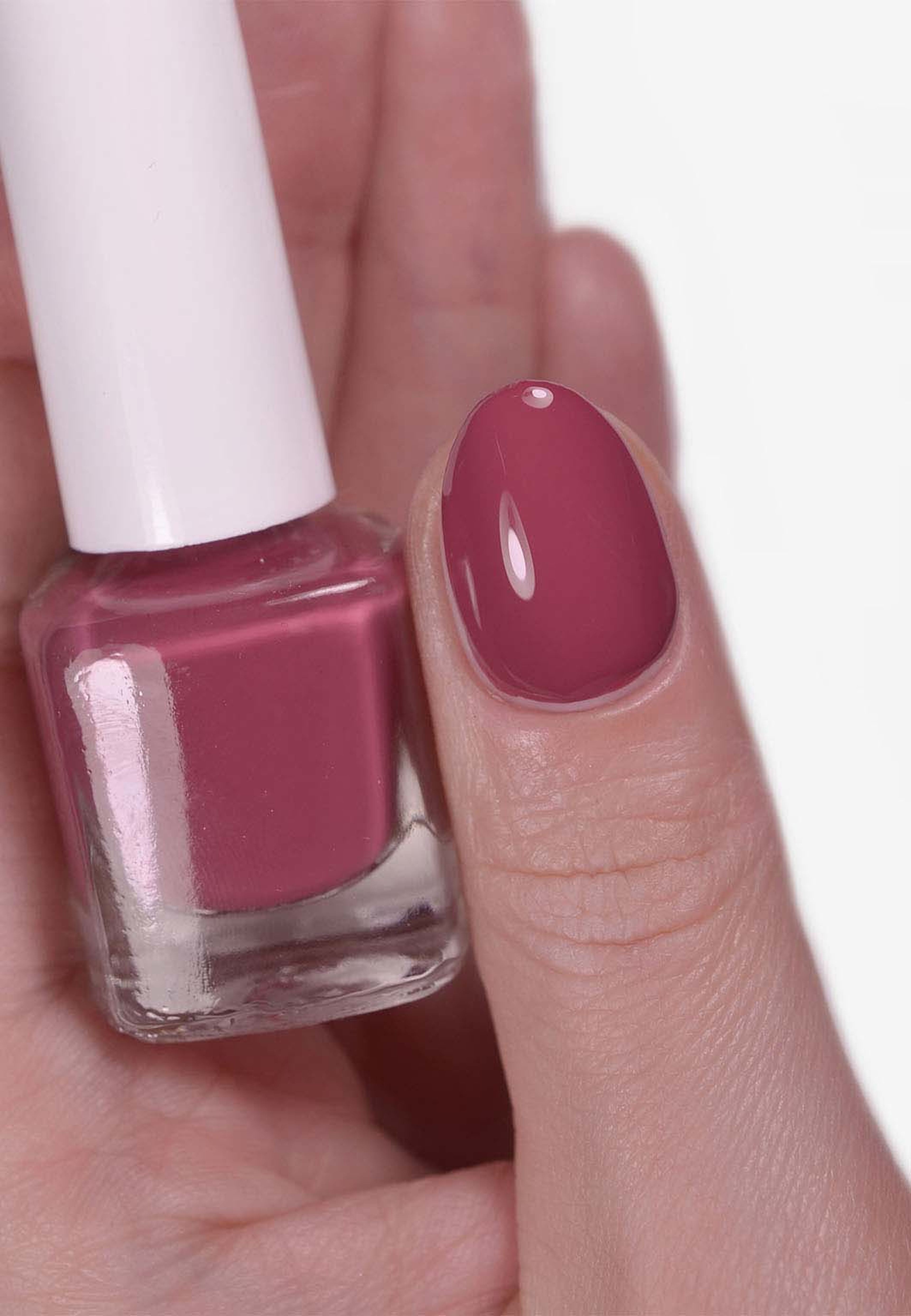 7day Nail polish, från Depend, i färgen Cherry On Top. Klicka för att öppna bilden i stort format