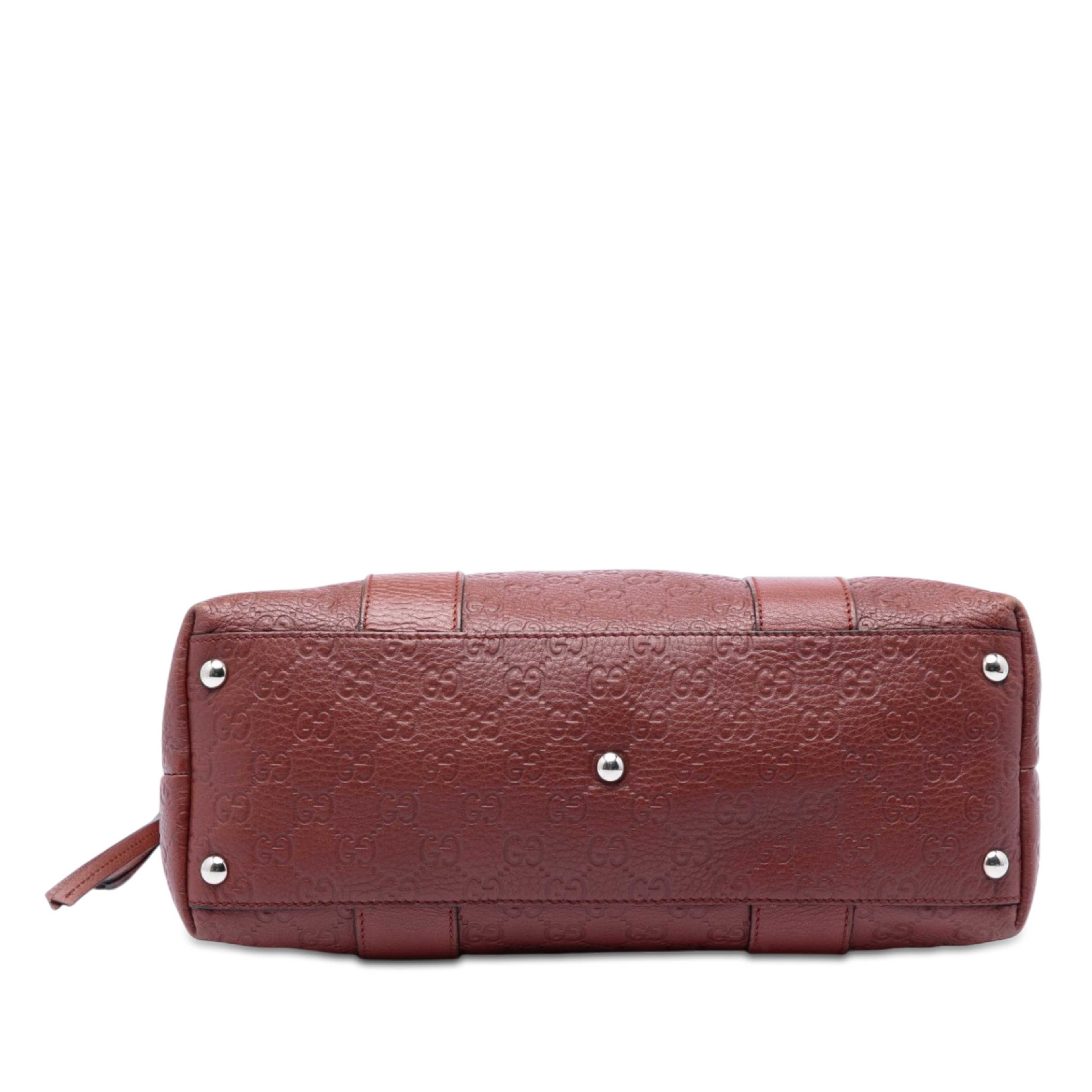 Gucci Guccissima Tender Bamboo Bar Tote, från Luxclusif, i färgen dark red. Klicka för att öppna bilden i stort format