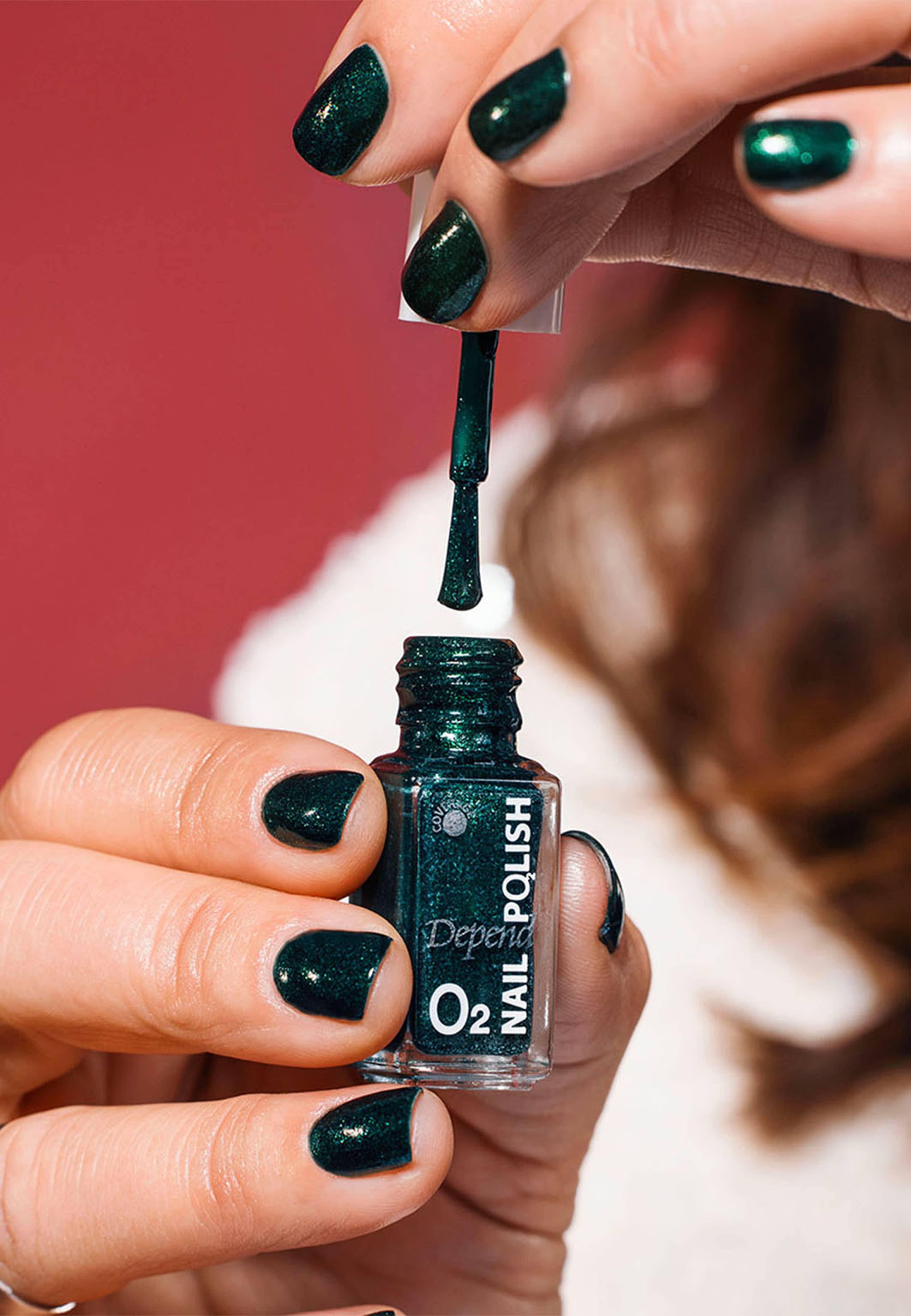 O2 minilack - Yuletide Glow, från Depend, i färgen Evergreen. Klicka för att öppna bilden i stort format