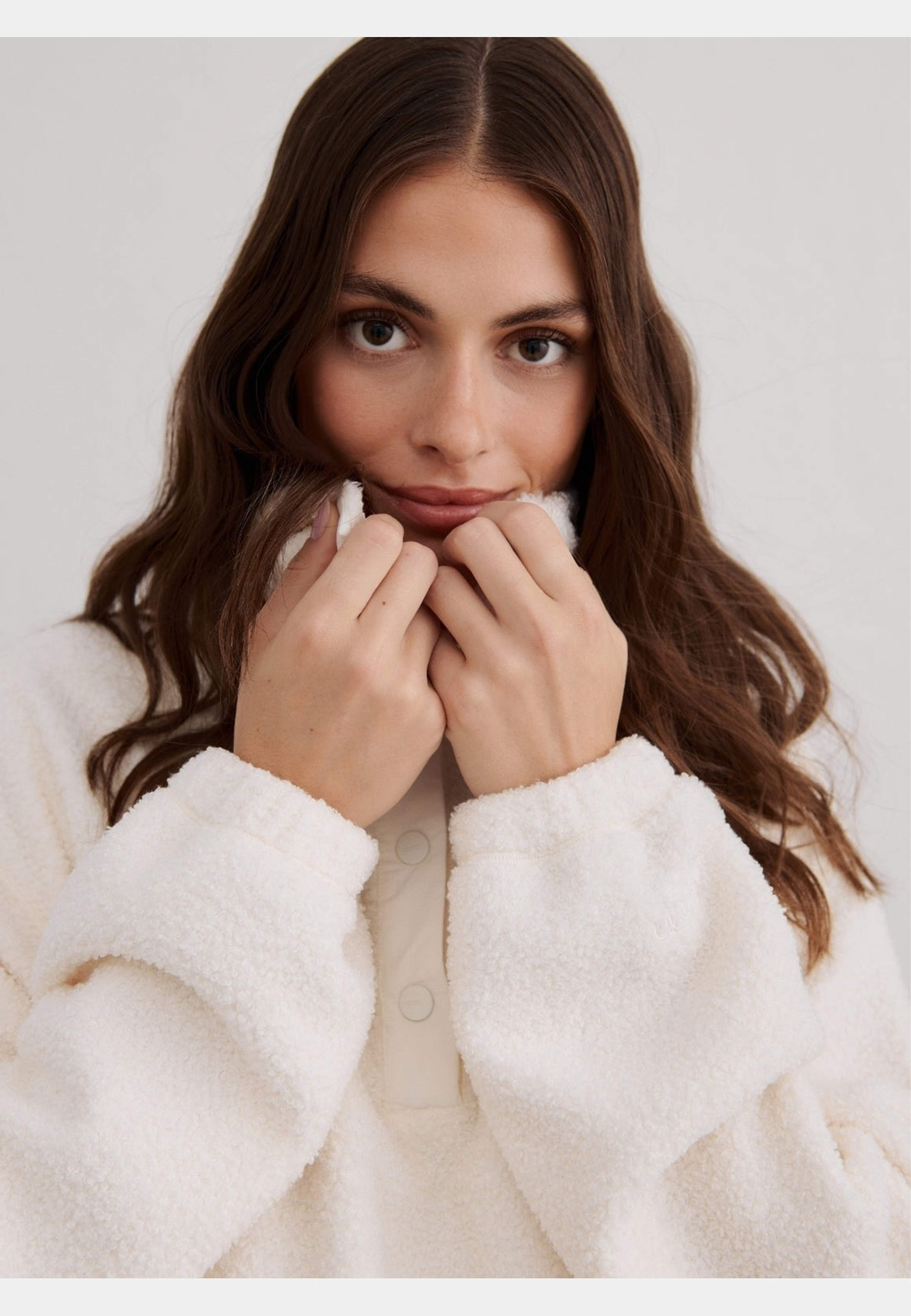 Polar Fleece Long Sleeve, från aim'n, i färgen off white. Klicka för att öppna bilden i stort format