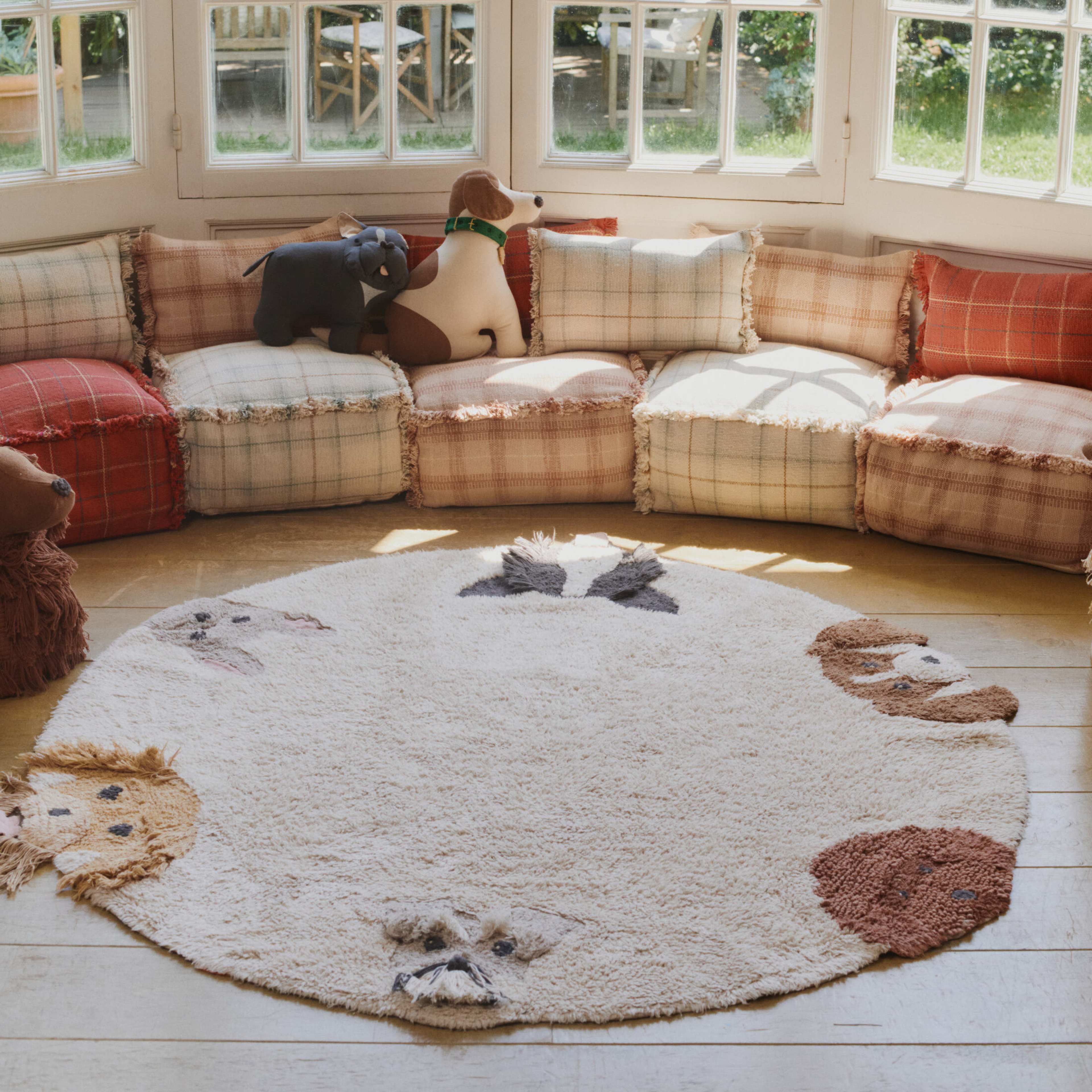 Handvävd Kudde, från LORENA CANALS, i färgen ros, kastanj, naturlig. Klicka för att öppna bilden i stort format