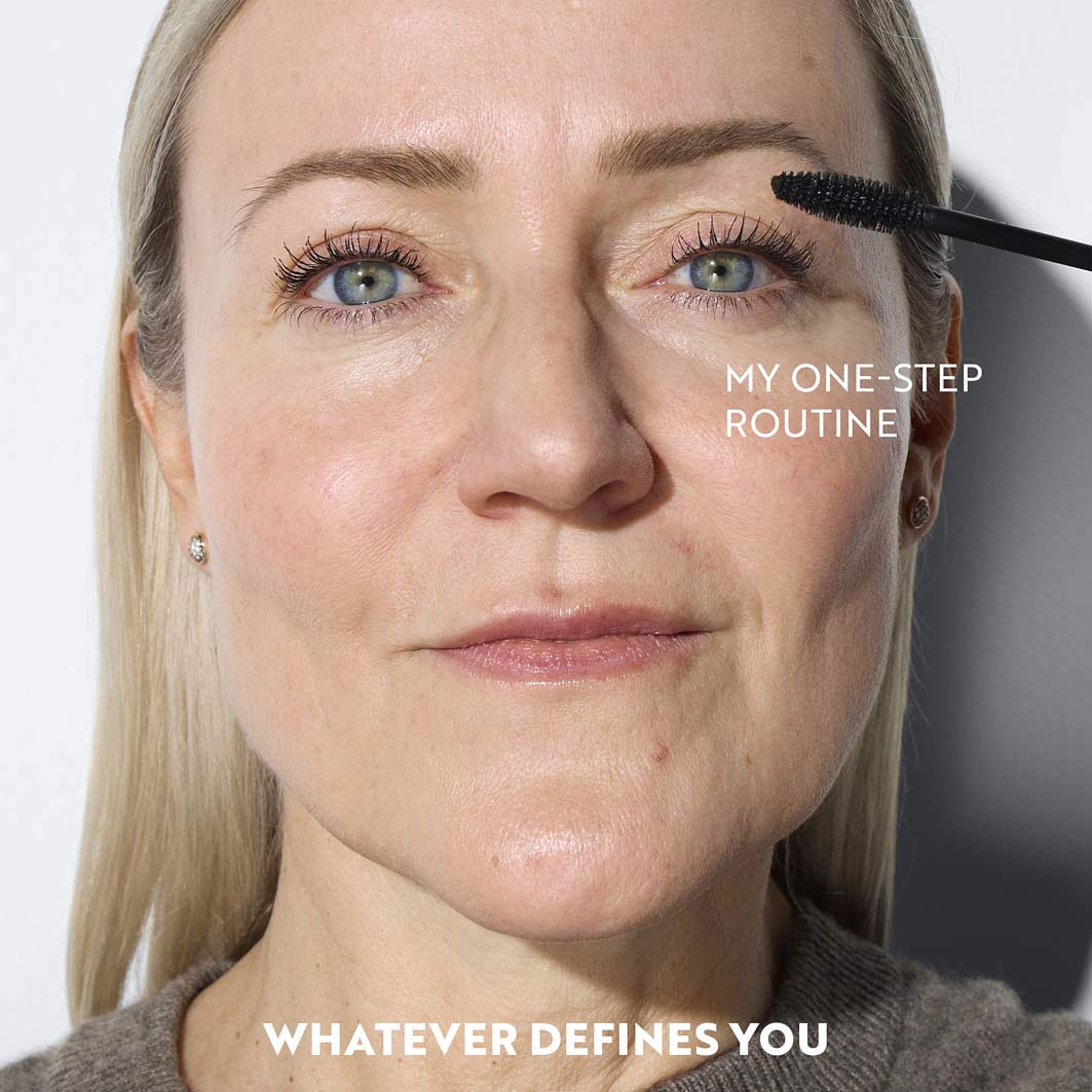 Build Up Mascara Extra Volume, från IsaDora, i färgen Royal Blue. Klicka för att öppna bilden i stort format