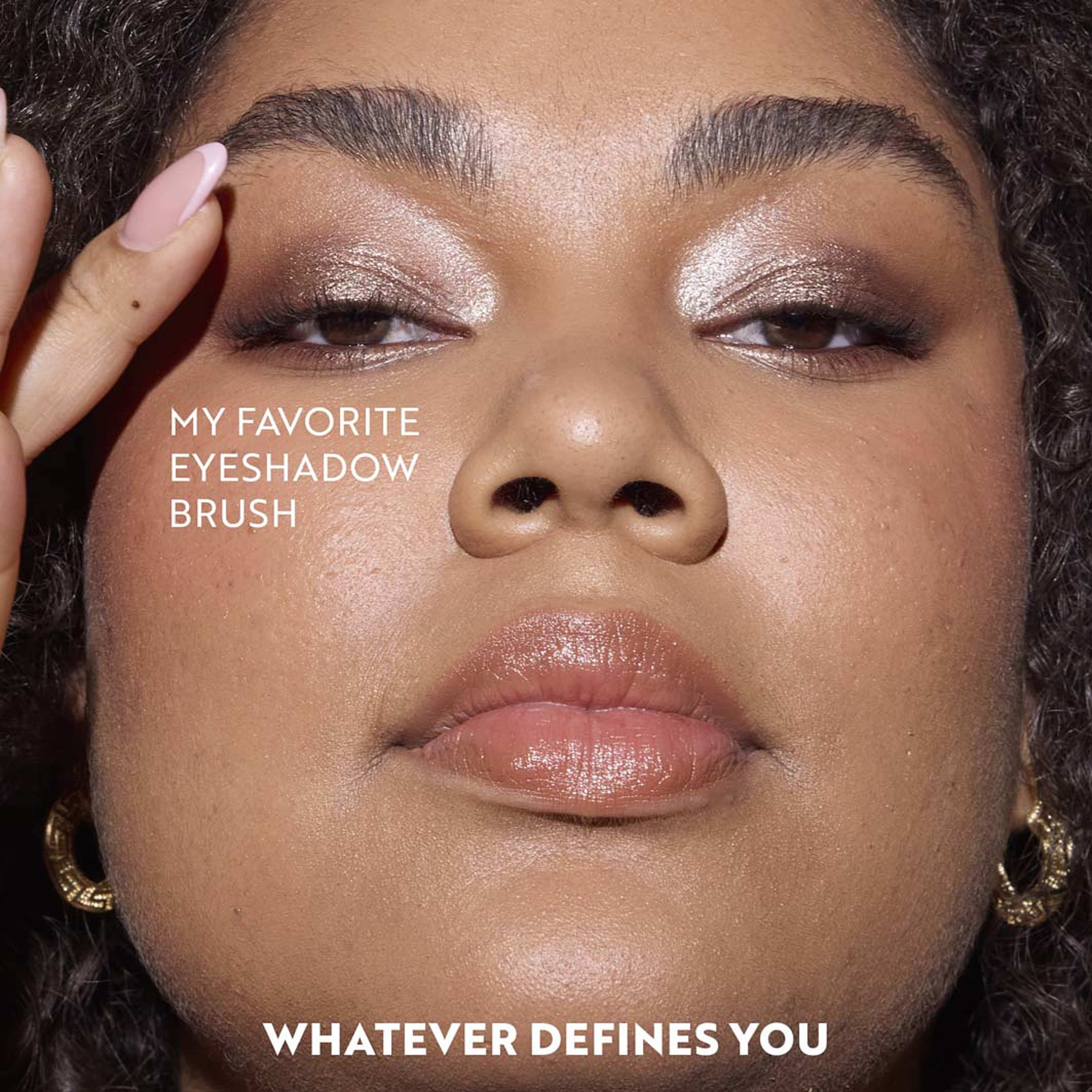 The Shimmer Eyeshadow Stick Longwear & Water-Resistant, från IsaDora, i färgen Bronze Brown. Klicka för att öppna bilden i stort format