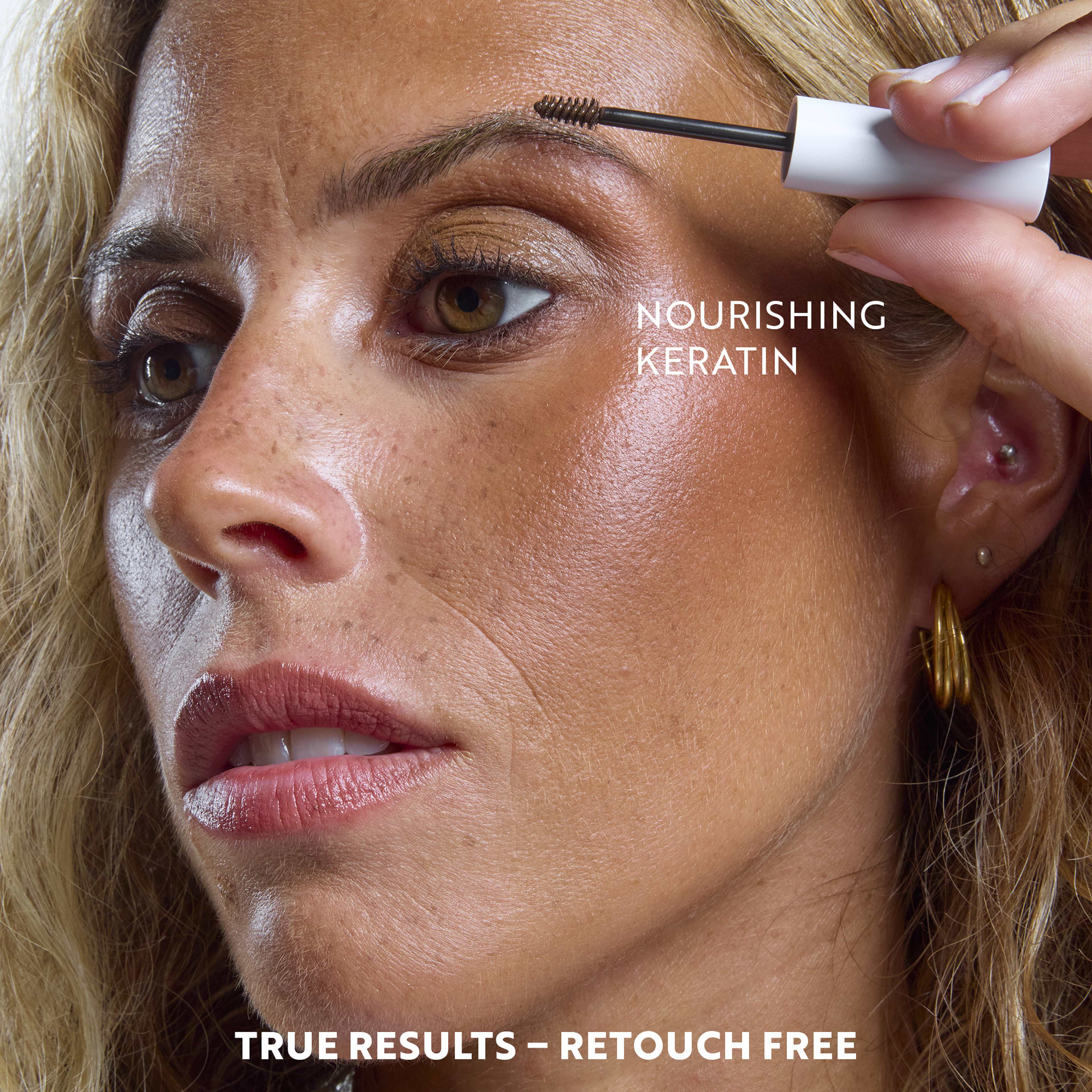 The Brow Fix Tinted Eyebrow Gel, från IsaDora, i färgen Light Brown. Klicka för att öppna bilden i stort format