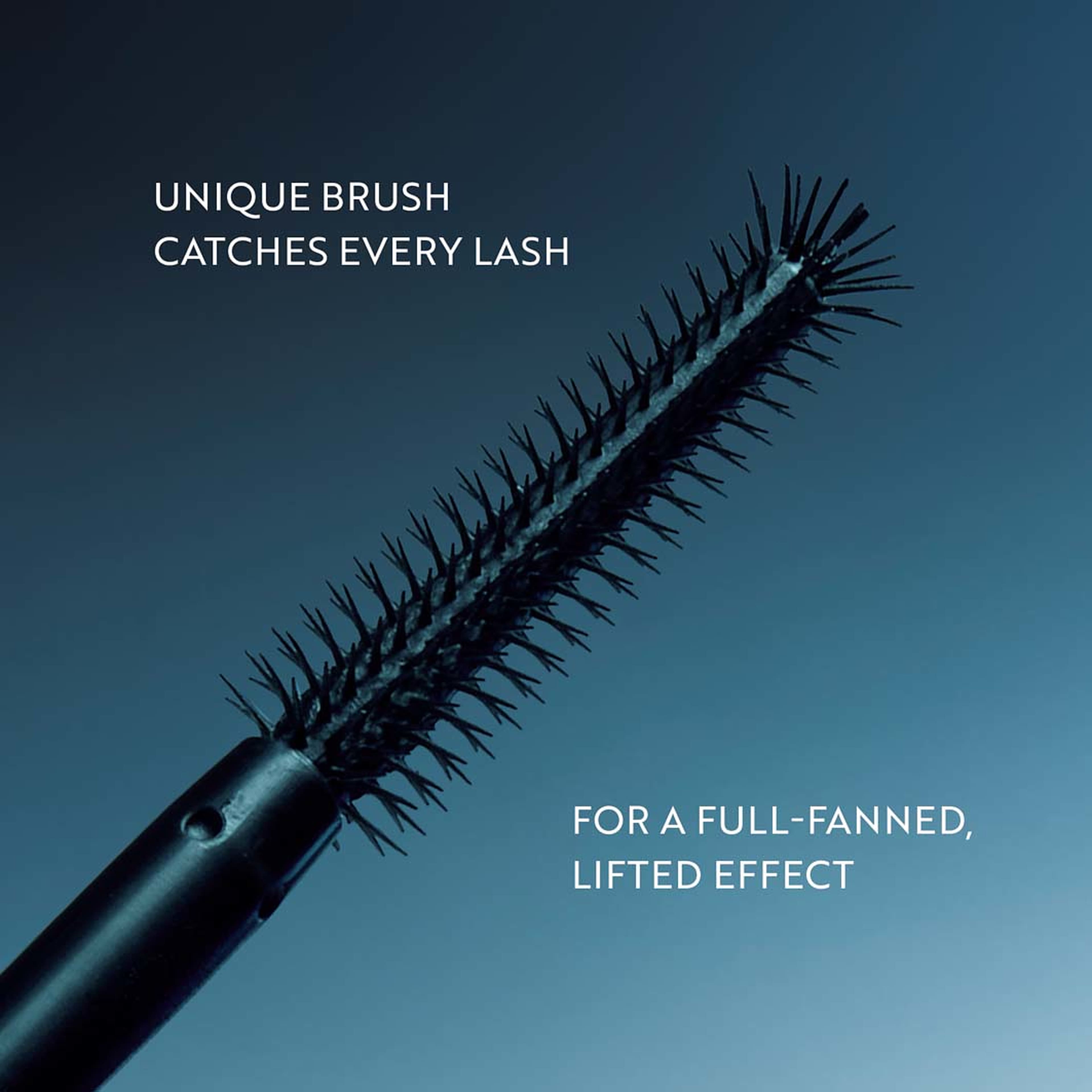 New Dimension Mascara, från IsaDora, i färgen Black. Klicka för att öppna bilden i stort format