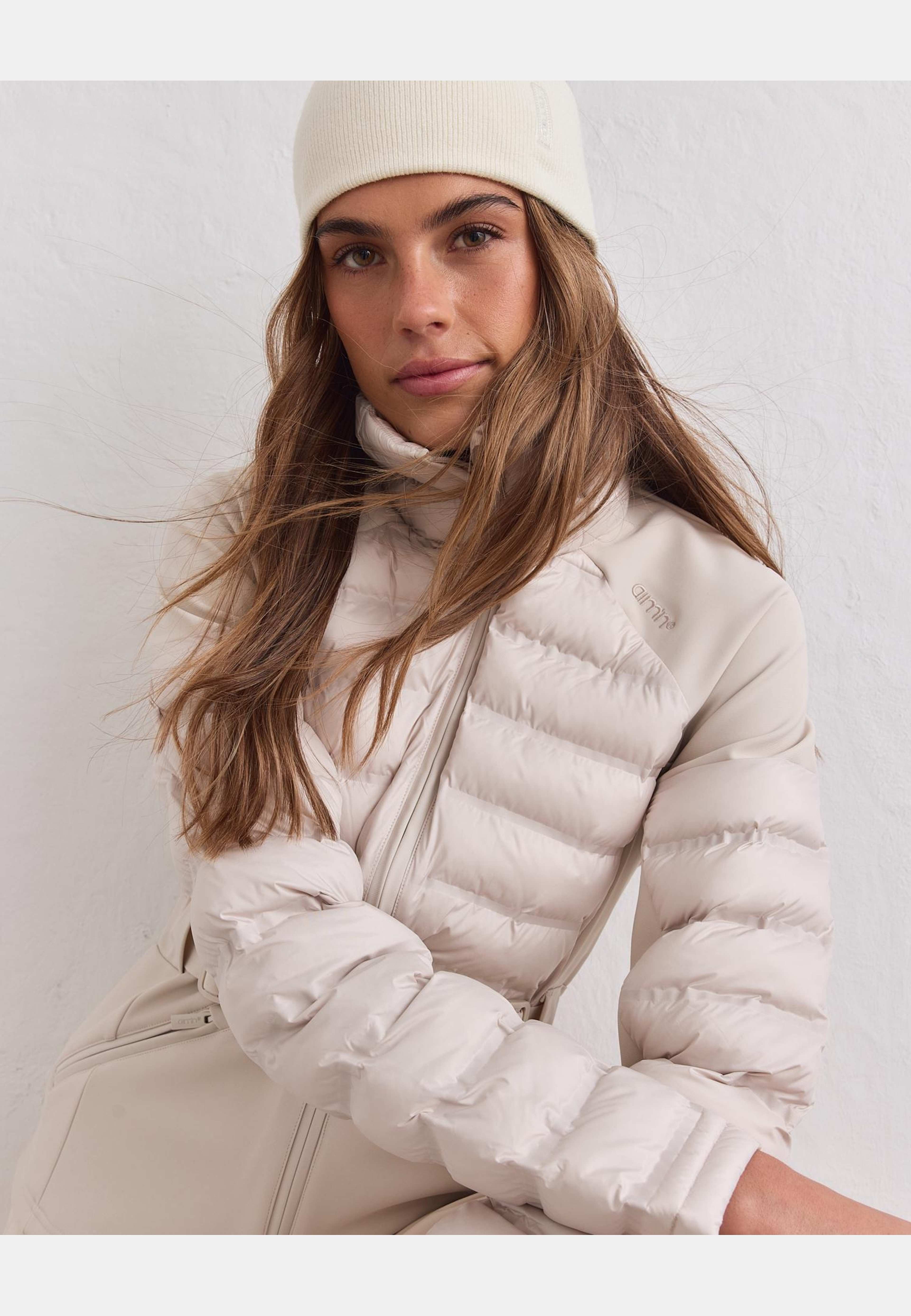 Hybrid Jacket, från aim'n, i färgen sand. Klicka för att öppna bilden i stort format