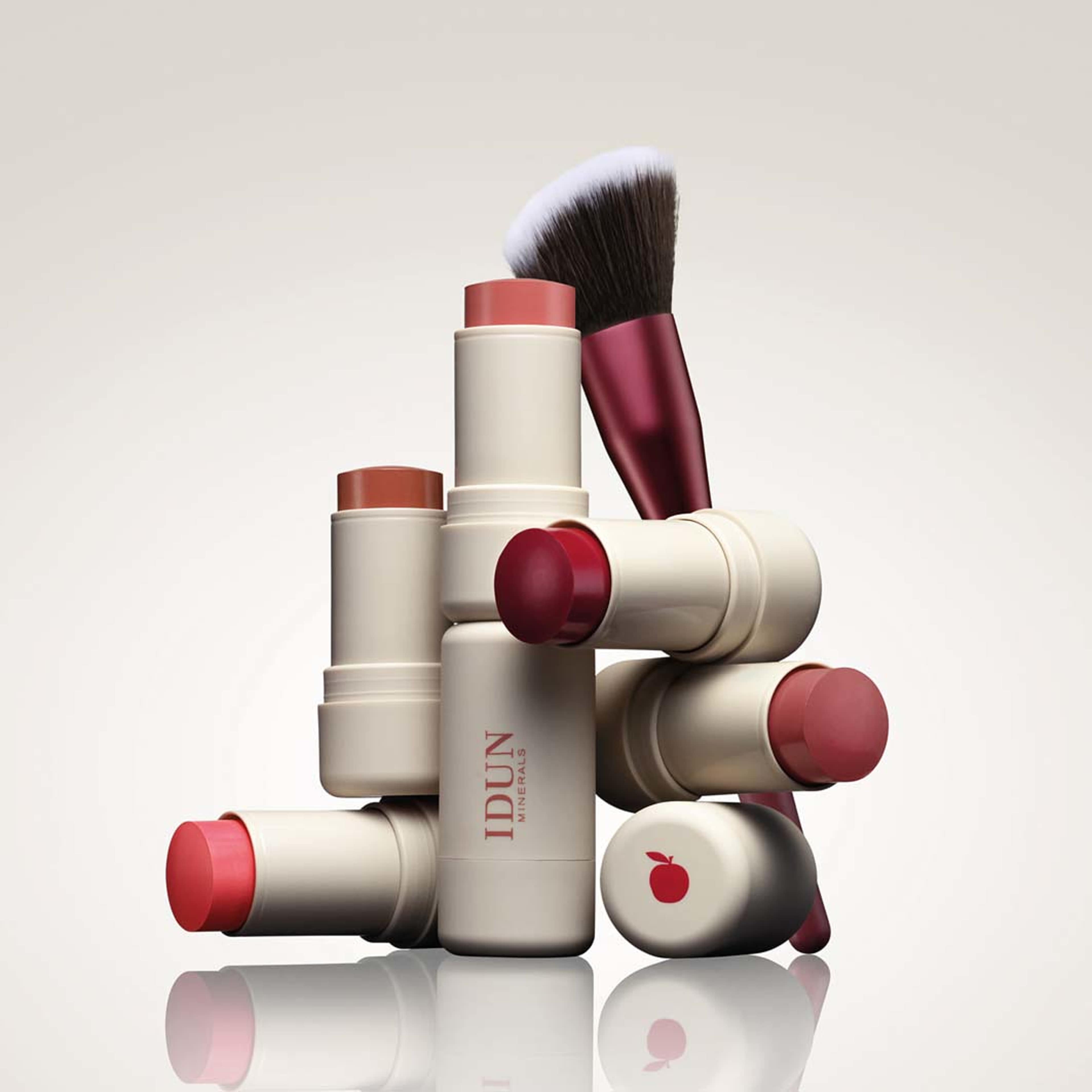 Soft Tint Blush Stick, från IDUN Minerals, i färgen Kyss. Klicka för att öppna bilden i stort format